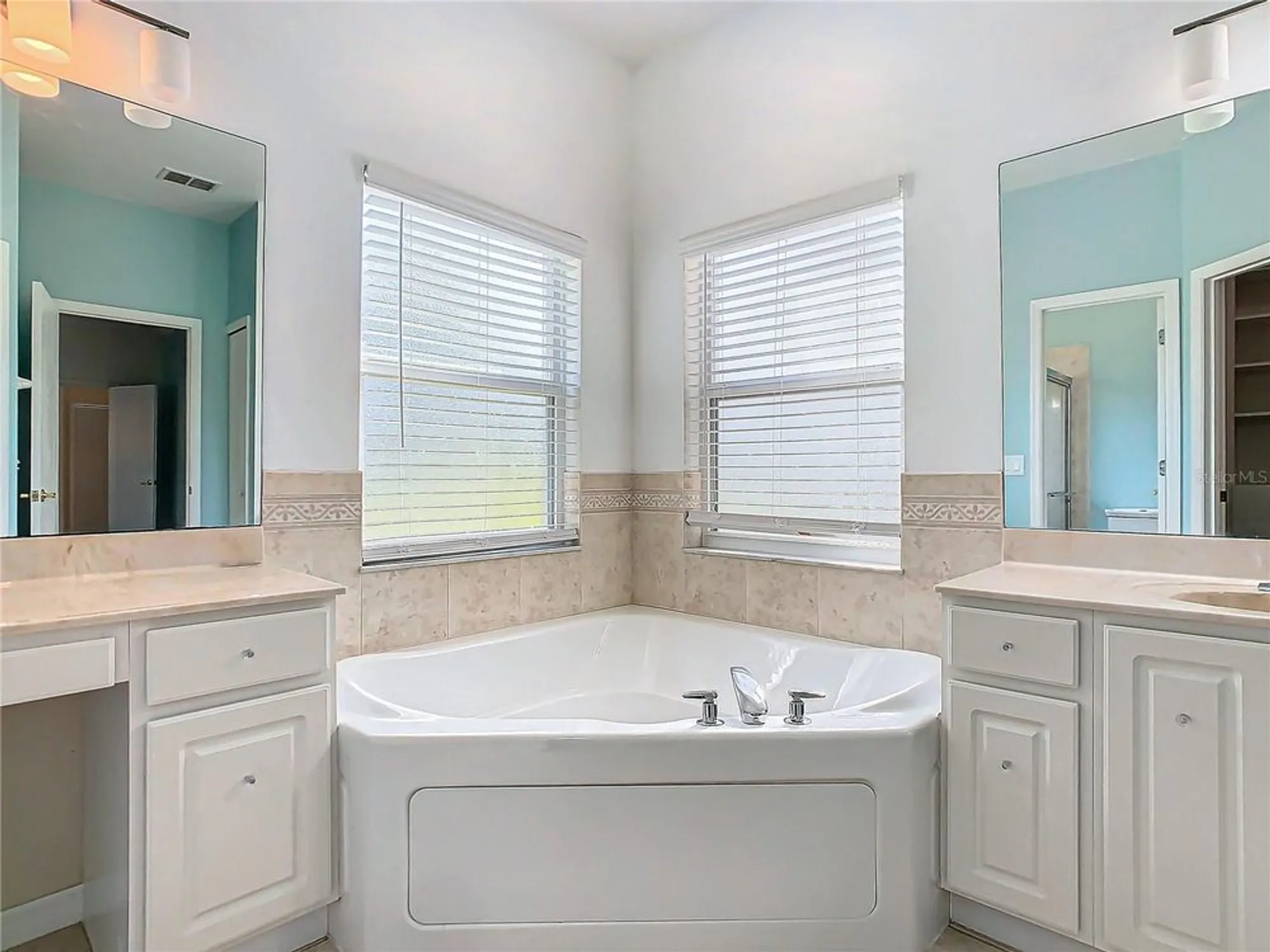 Property Slideshow image 33 of 80 | 243 new river dr, Kissimmee, FL, 34759