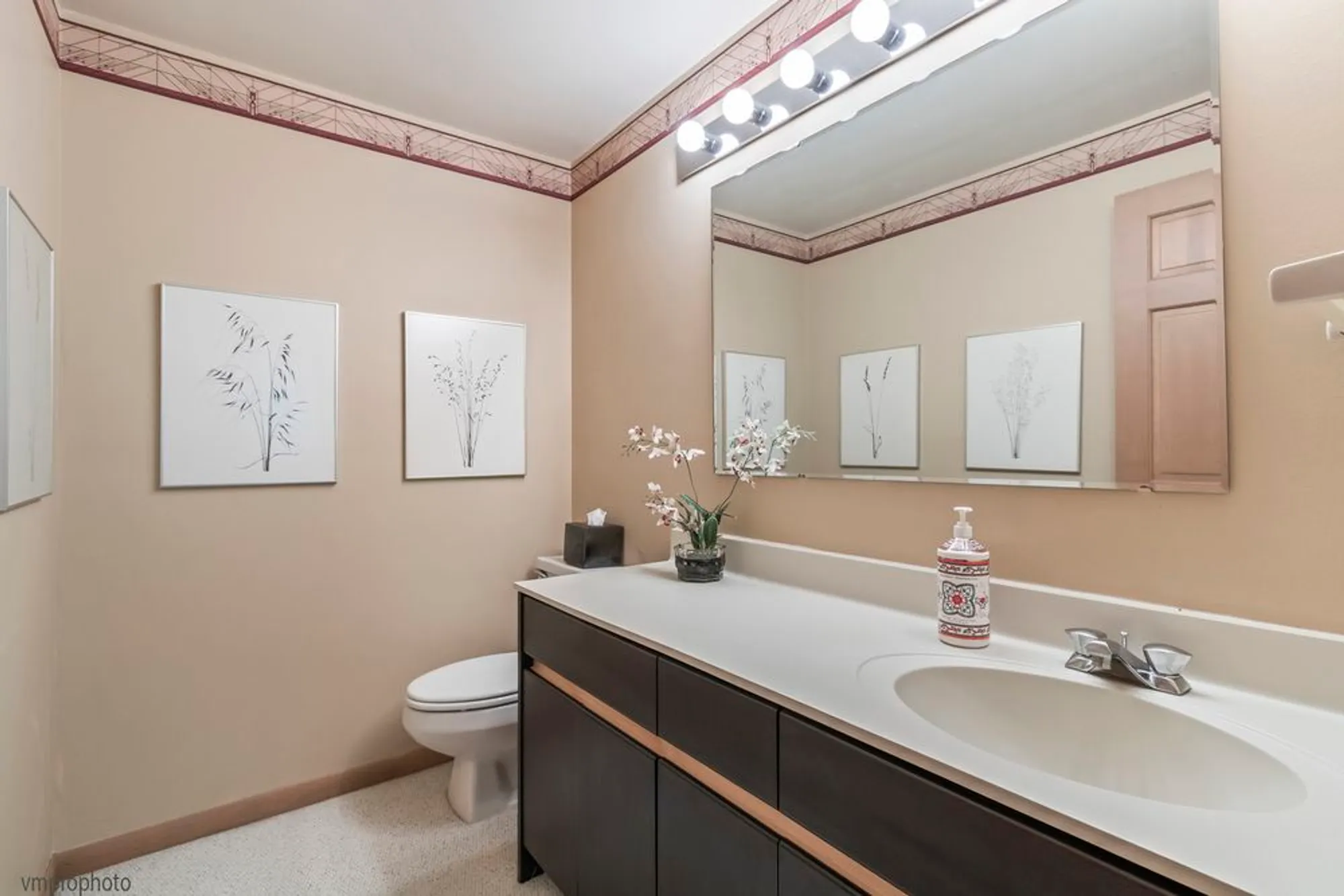 Property Slideshow image 27 of 37 | 68 thornhill ln, Lake Barrington, IL, 60010