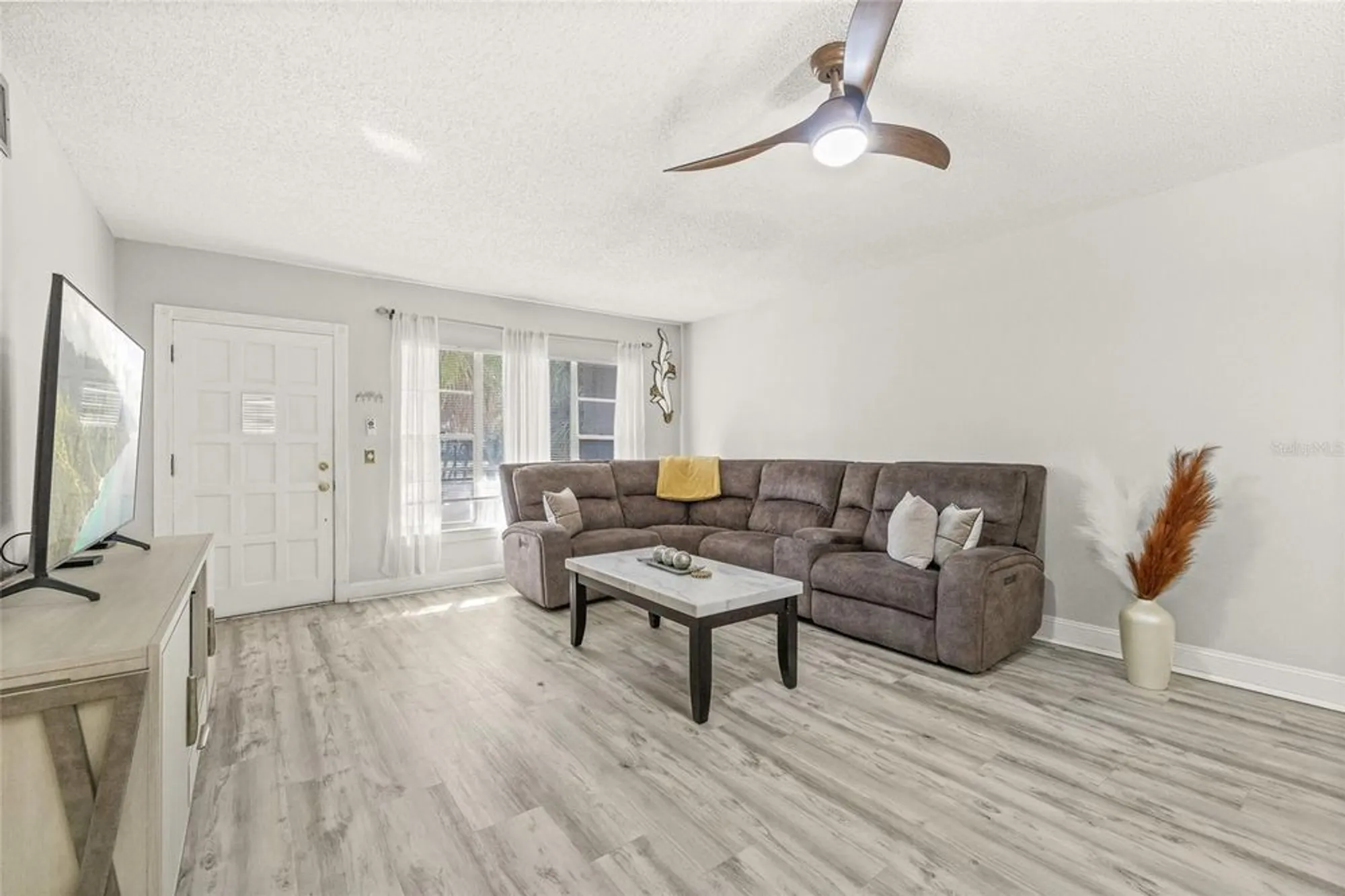 Property Slideshow image 8 of 42 | 2416 world parkway blvd 26, Clearwater, FL, 33763