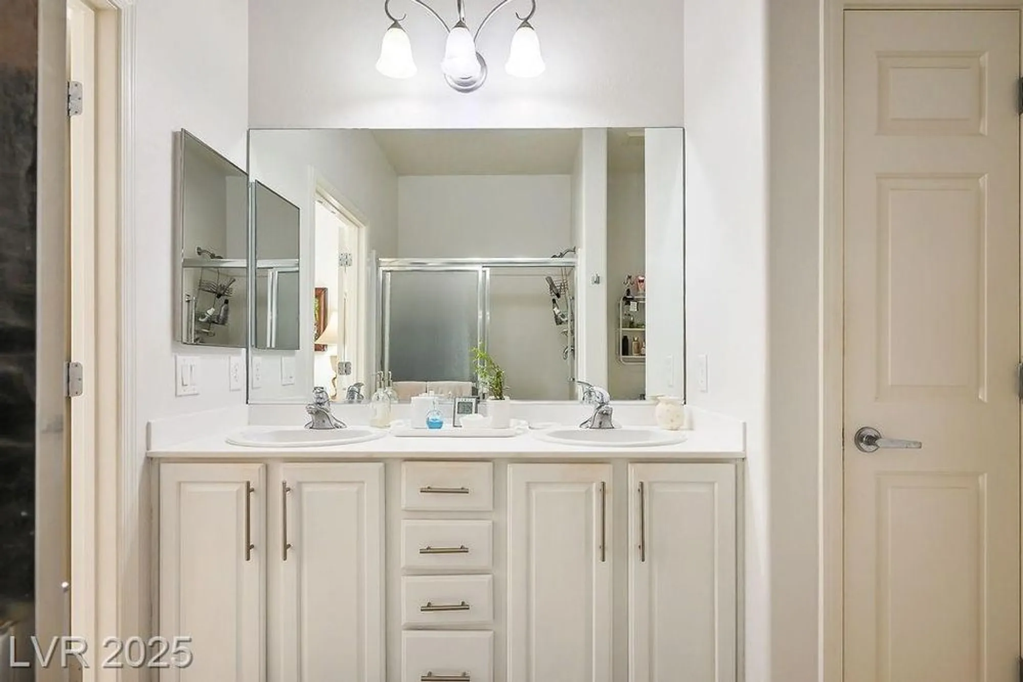 Property Slideshow image 18 of 27 | 2565 cosmic dust st, Henderson, NV, 89044