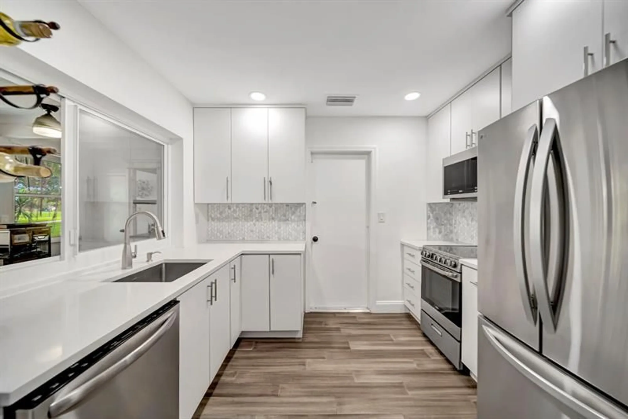 Property Slideshow image 4 of 39 | 4400 nw 45th ct, Tamarac, FL, 33319