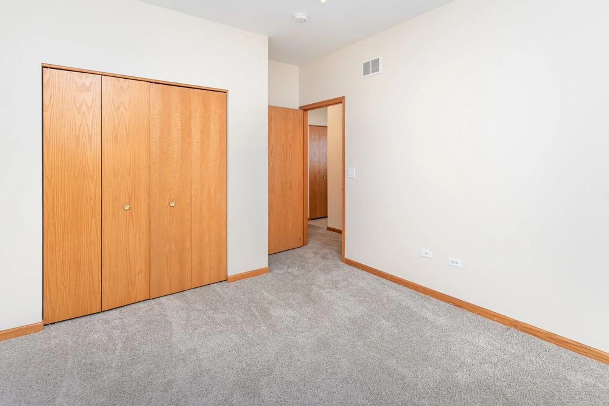 Property Slideshow image 15 of 25 | 16416 crescent lake ct, Crest Hill, IL, 60403