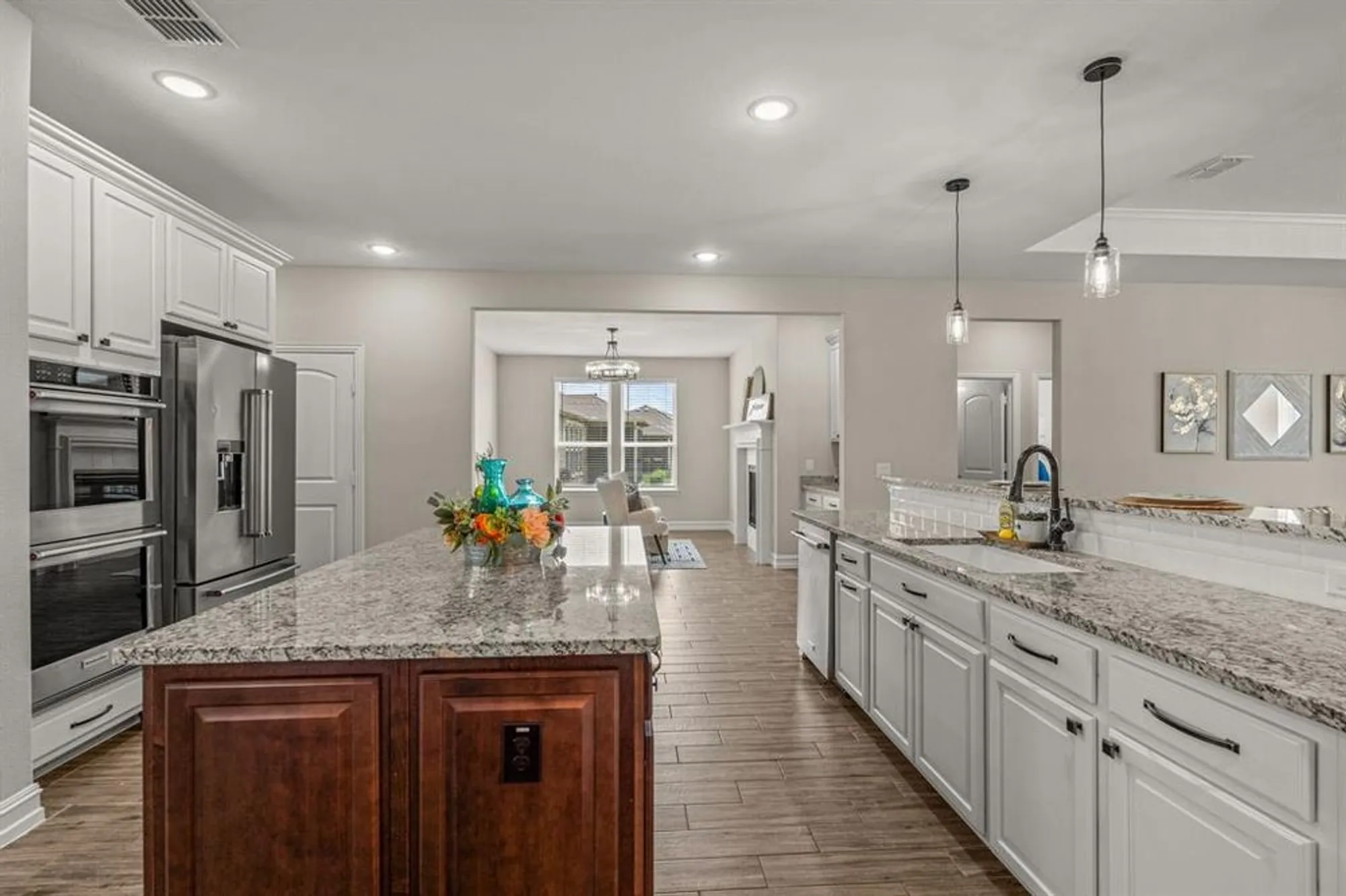 Property Slideshow image 12 of 40 | 712 freedom ln, Aubrey, TX, 76227