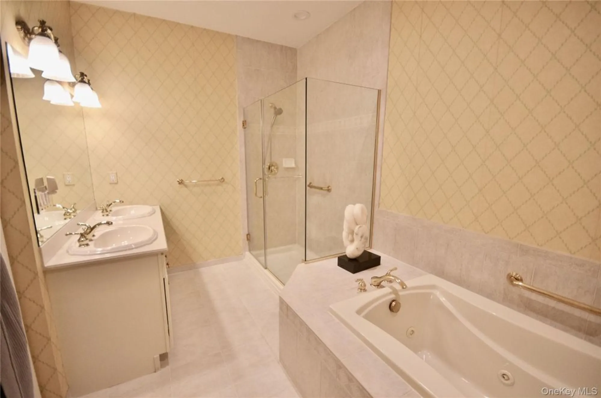 Property Slideshow image 9 of 24 | 445 bardini dr, Melville, NY, 11747