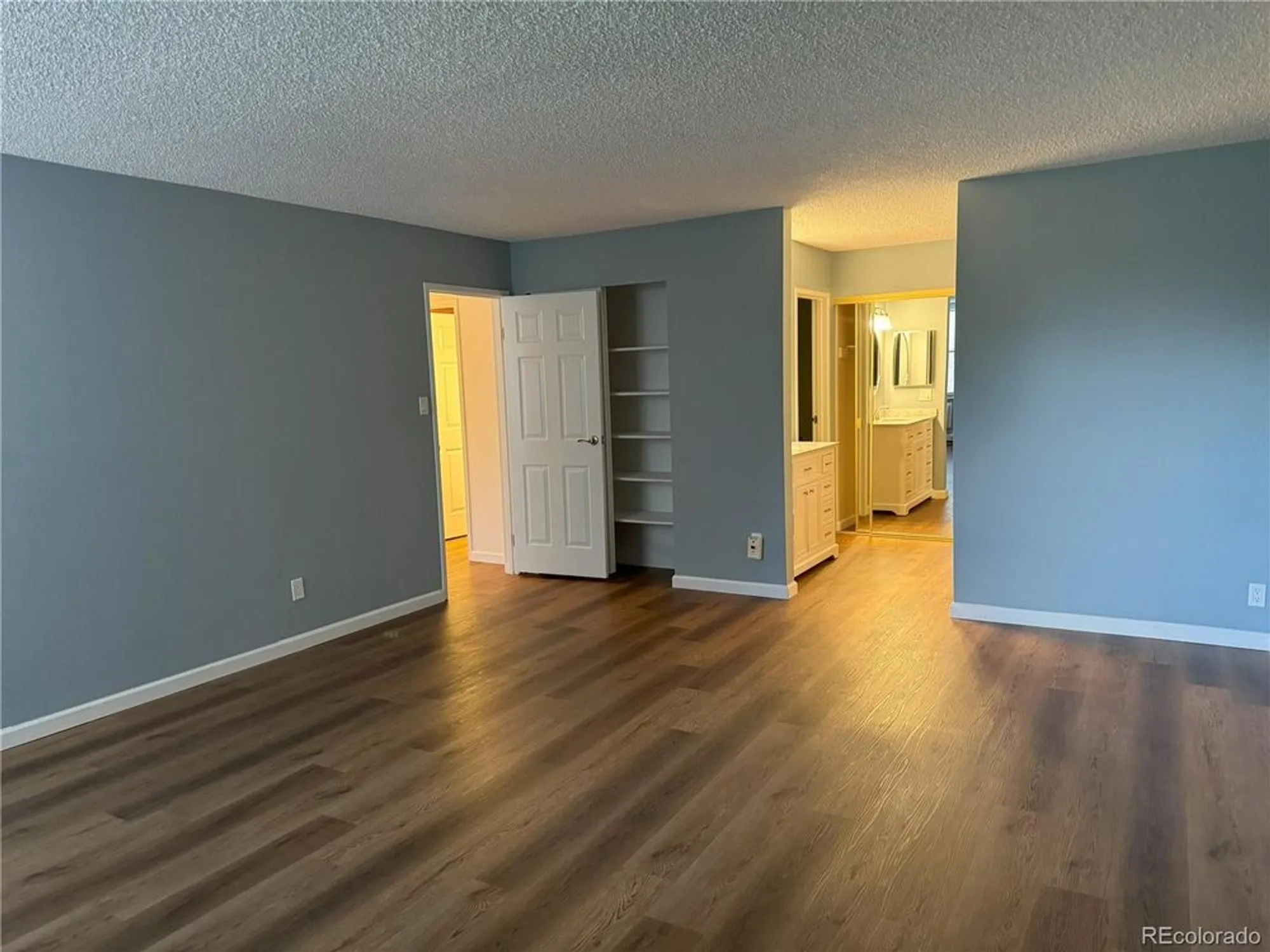 Property Slideshow image 7 of 14 | 13901 e marina dr 105, Aurora, CO, 80014