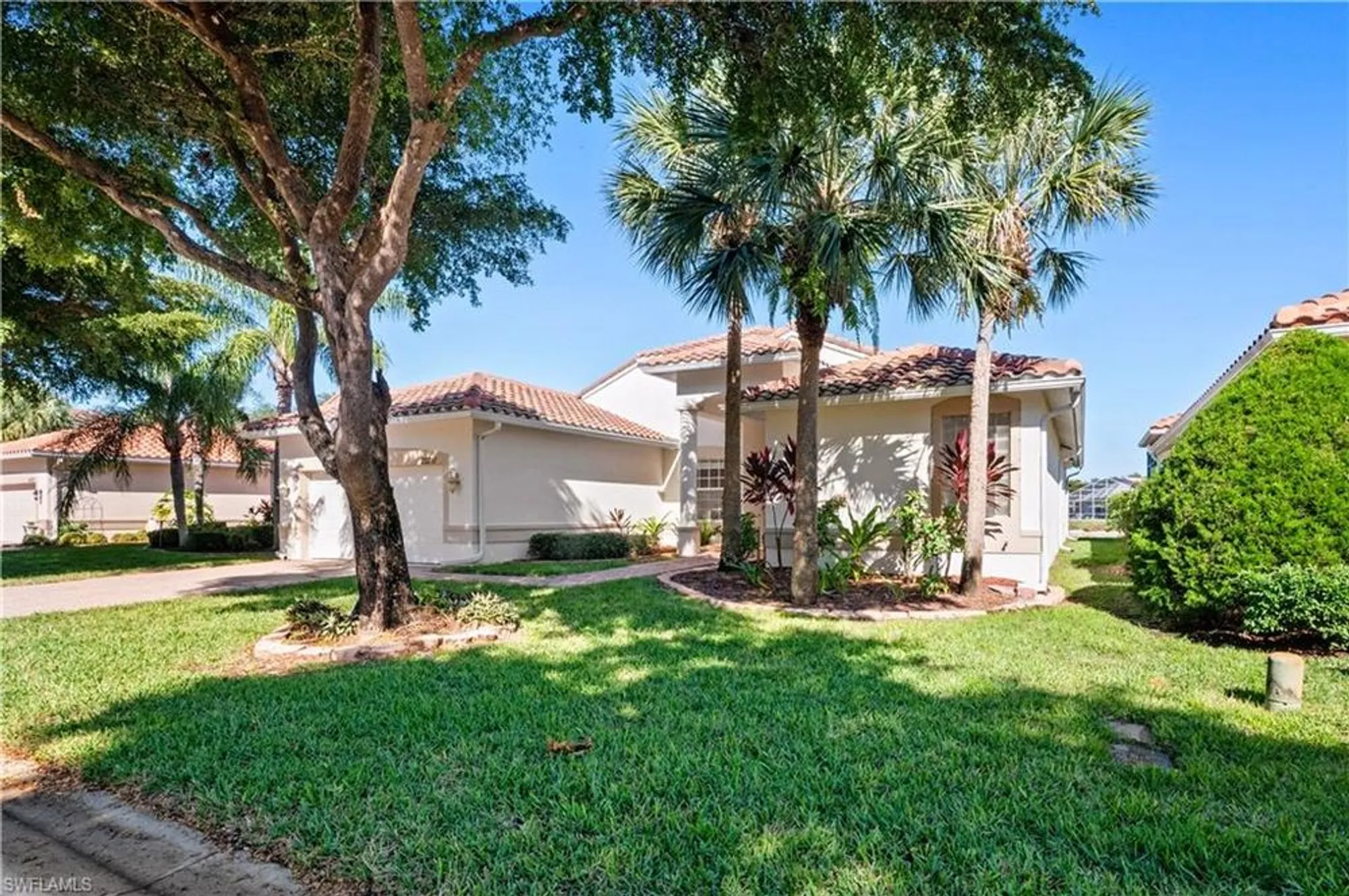 Property Slideshow image 9 of 38 | 20381 foxworth cir, Estero, FL, 33928