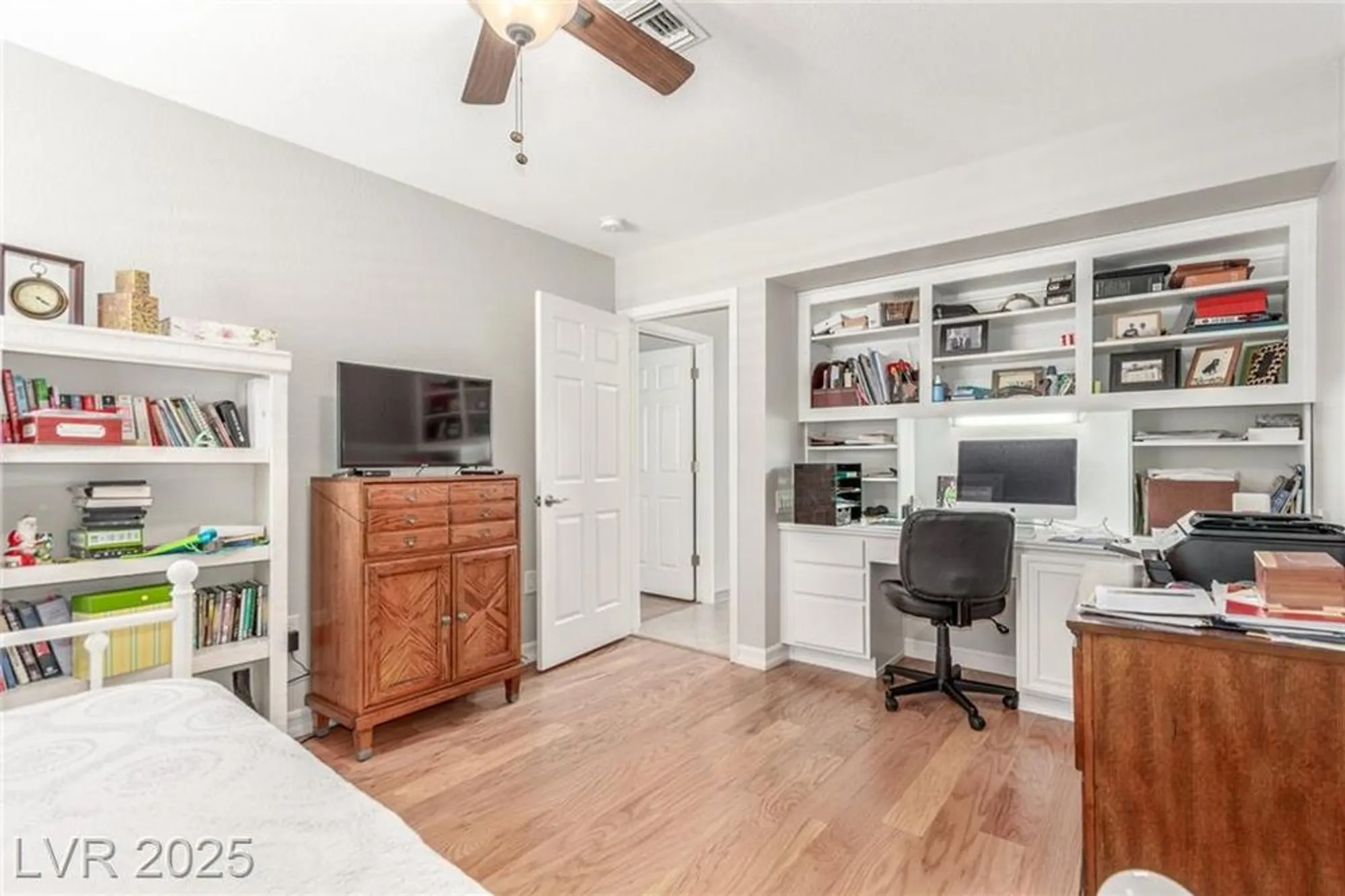 Property Slideshow image 26 of 30 | 2456 desert glen dr, Las Vegas, NV, 89134