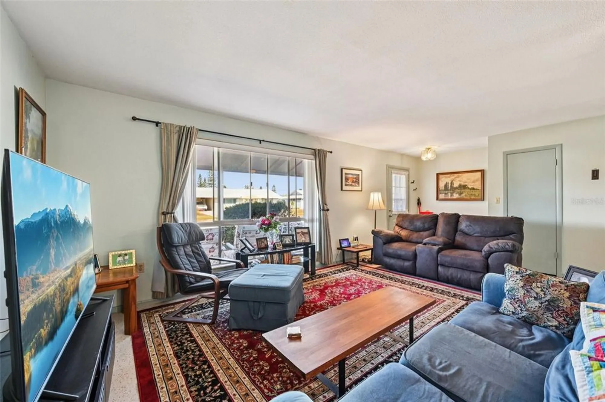 Property Slideshow image 4 of 48 | 722 tam o shanter ave, Sun City Center, FL, 33573