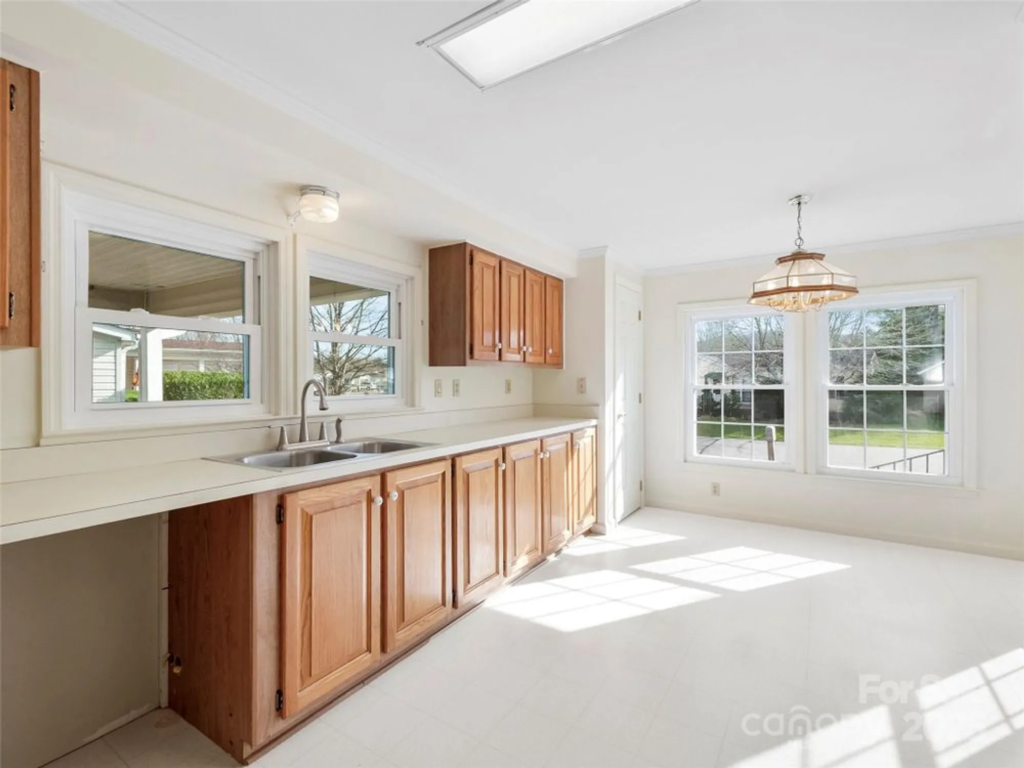 Property Slideshow image 9 of 19 | 233 white ash cir, Hendersonville, NC, 28739