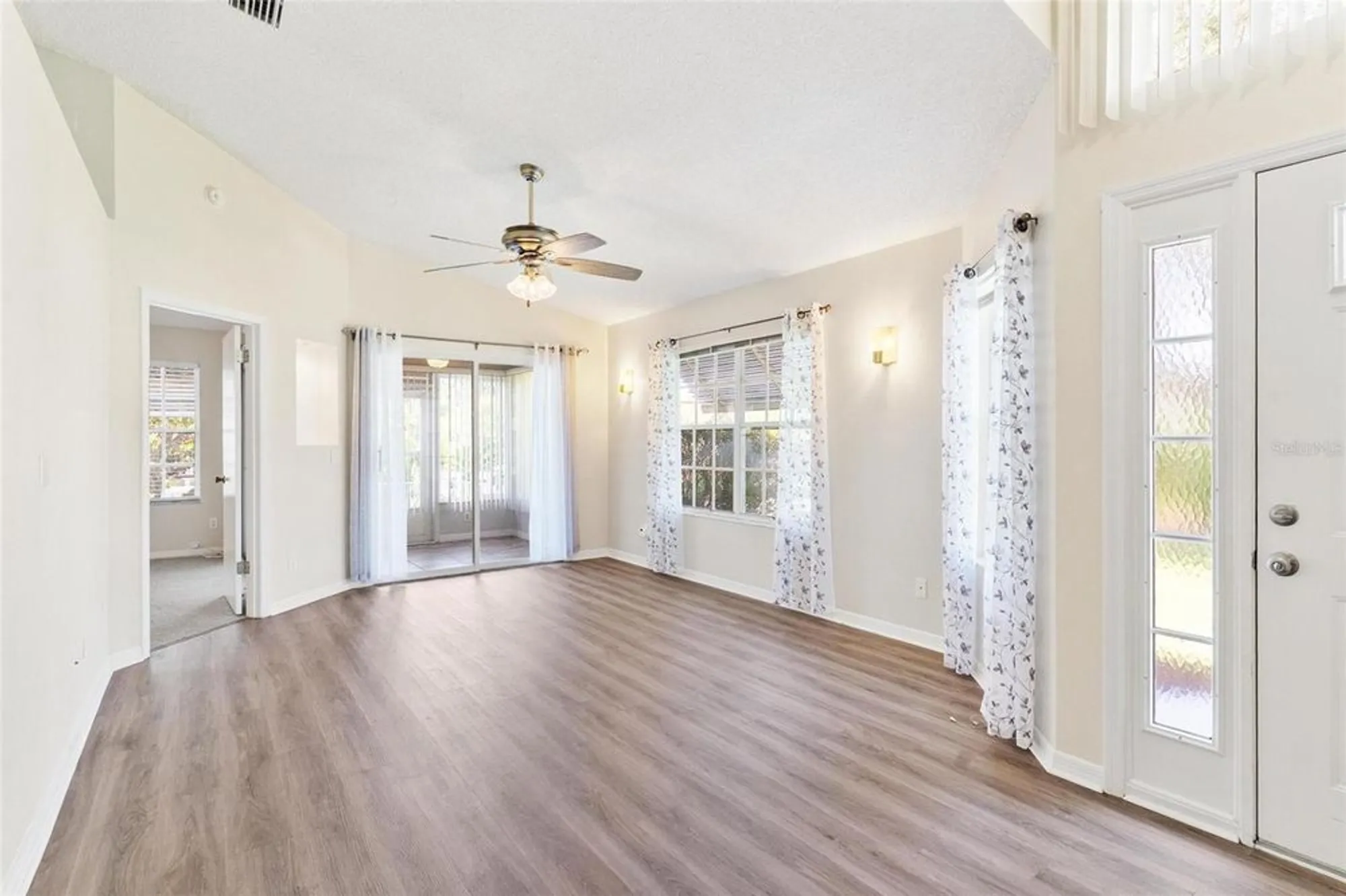 Property Slideshow image 8 of 49 | 26030 newcombe cir, Leesburg, FL, 34748