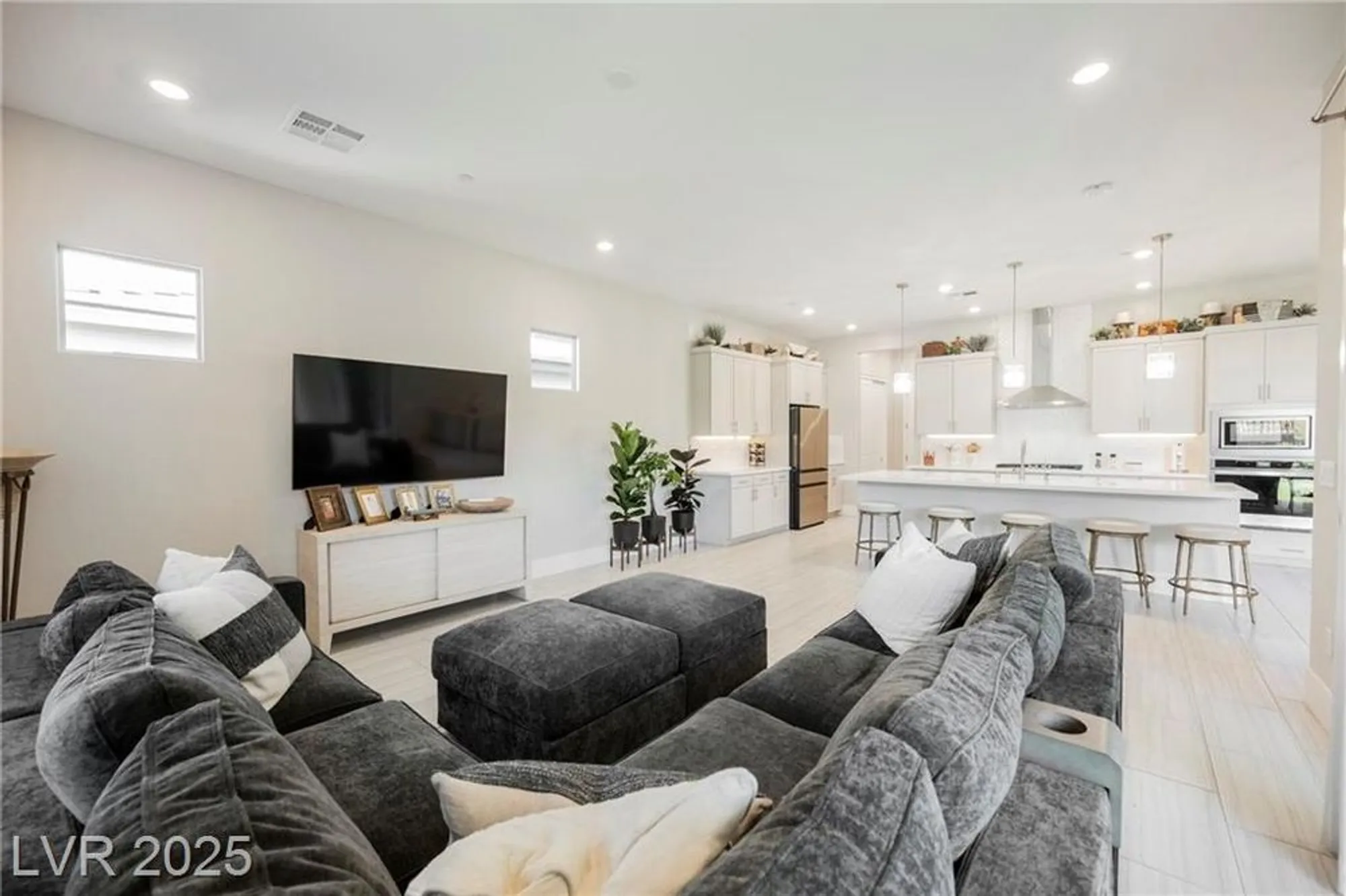 Property Slideshow image 34 of 67 | 10023 chrysolite pl, Las Vegas, NV, 89143