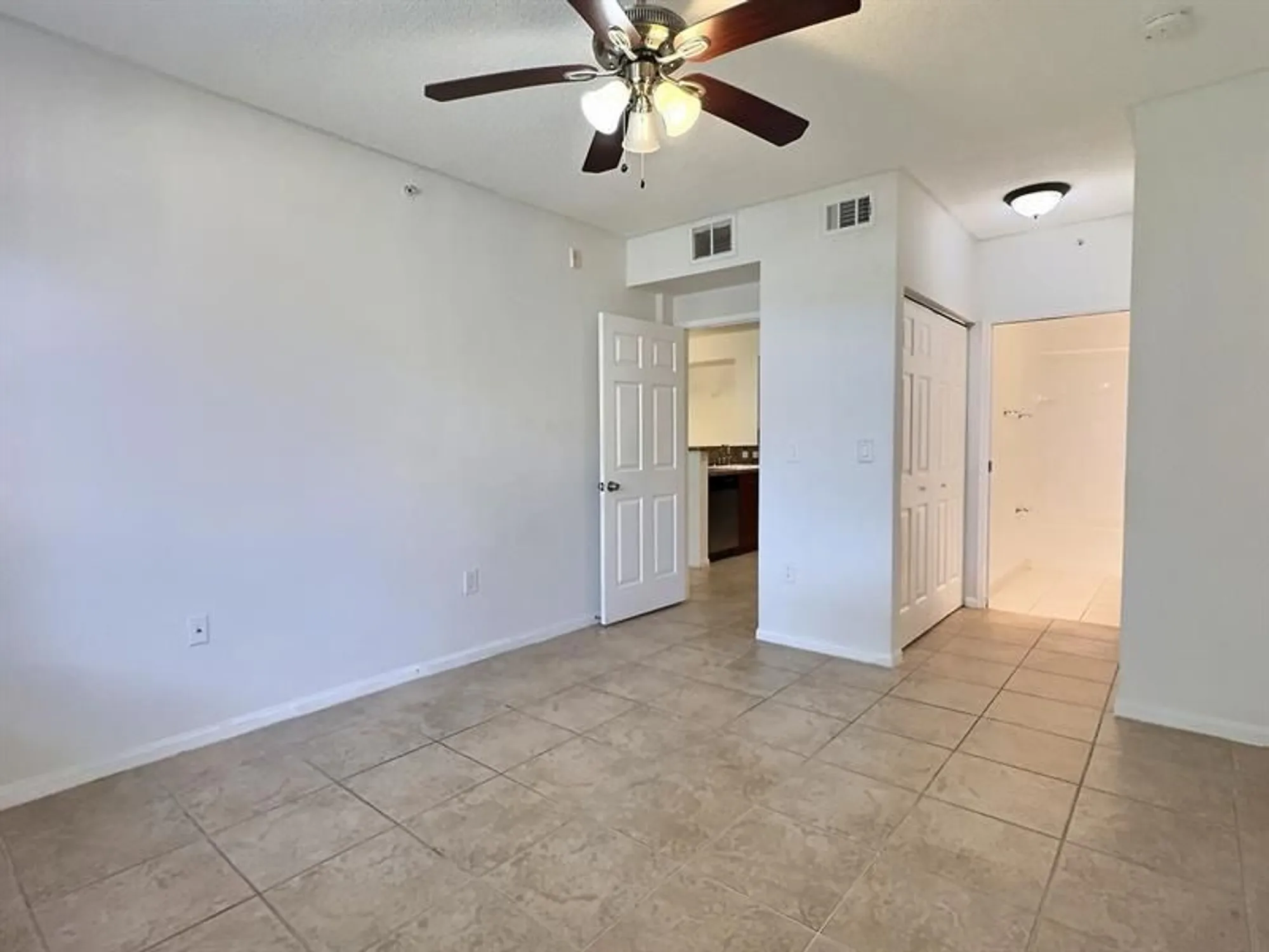 Property Slideshow image 21 of 35 | 7940 n nob hill rd 108, Tamarac, FL, 33321