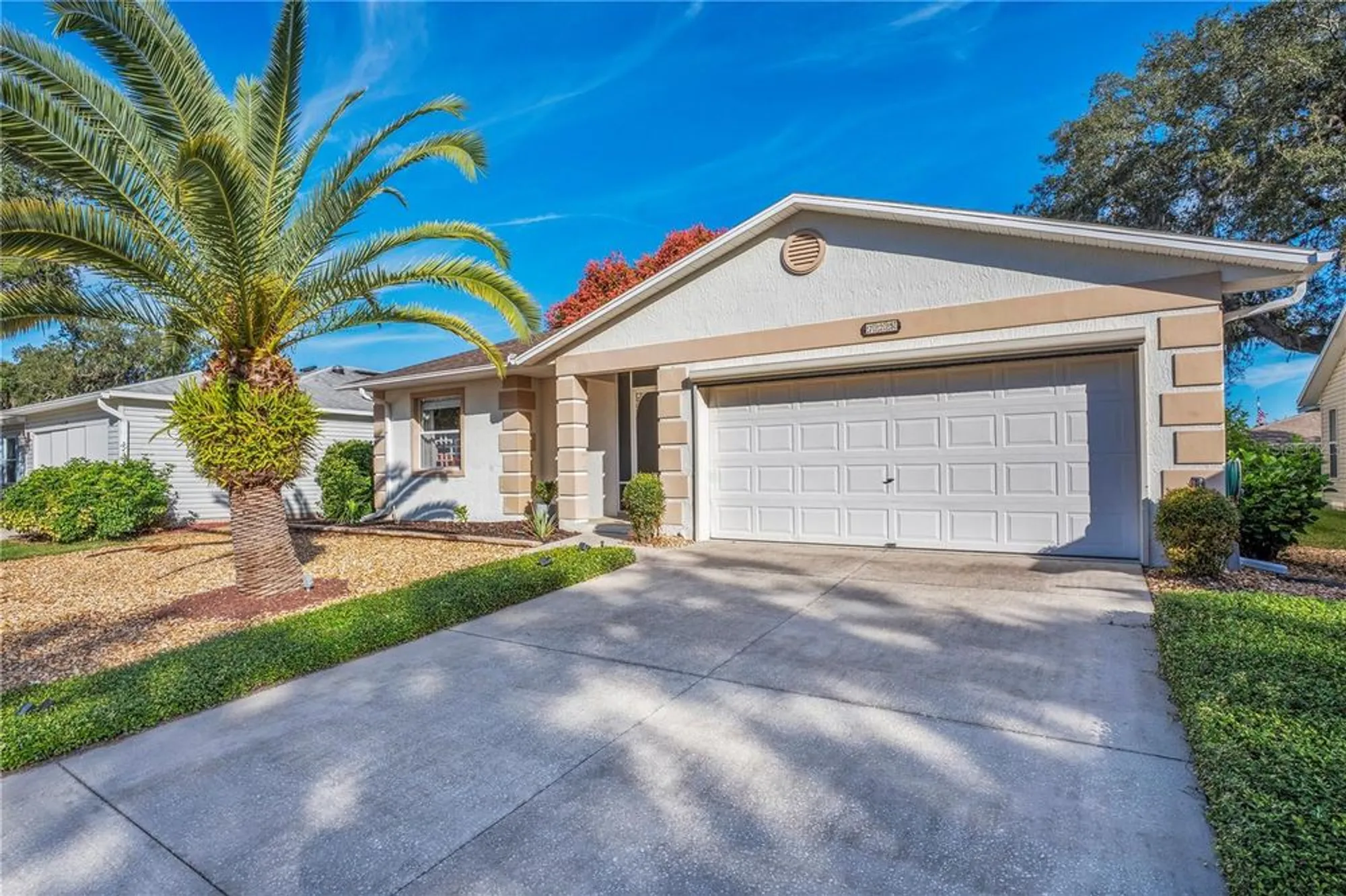 Property Slideshow image 3 of 48 | 725 timbercrest dr, Leesburg, FL, 34748