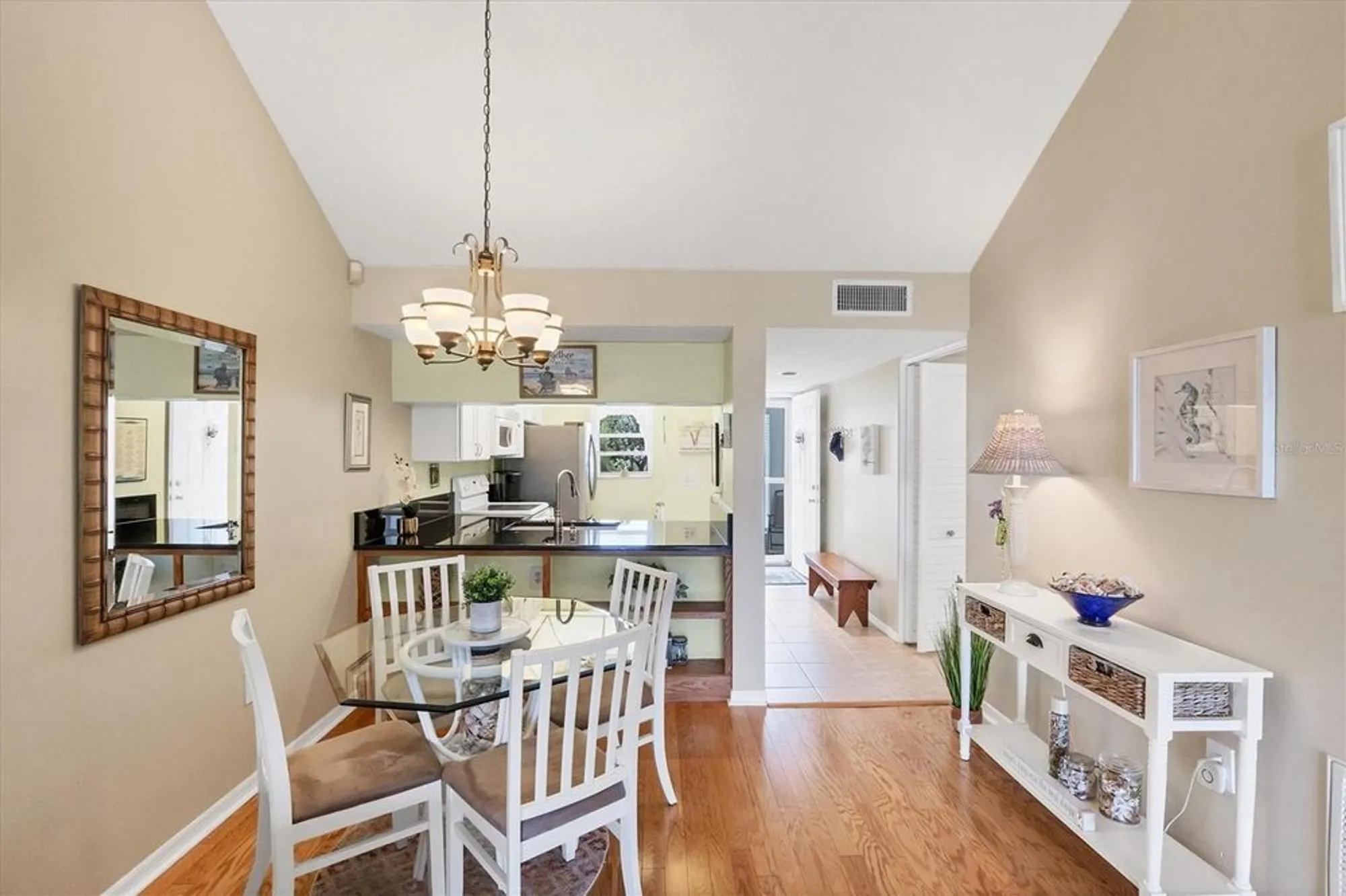 Property Slideshow image 13 of 49 | 404 cerromar cir 308, Venice, FL, 34293