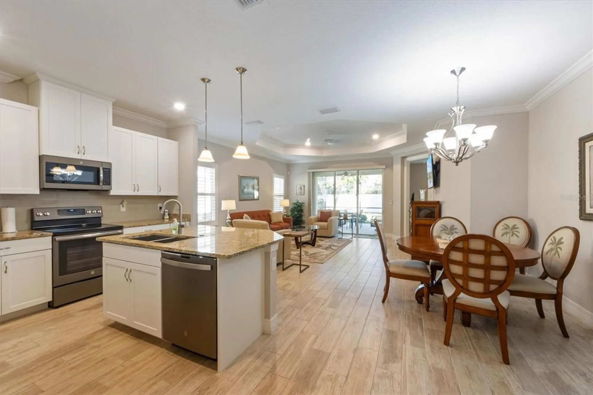 Property Slideshow image 13 of 37 | 7104 playa bella dr, Bradenton, FL, 34209