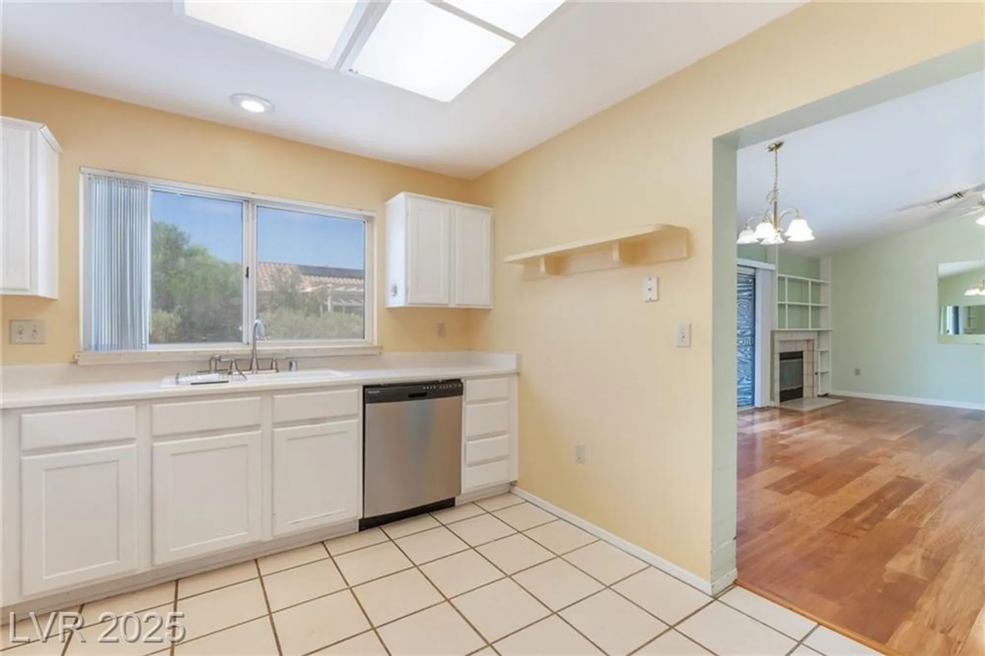 Property Slideshow image 7 of 31 | 2601 desert sands dr, Las Vegas, NV, 89134