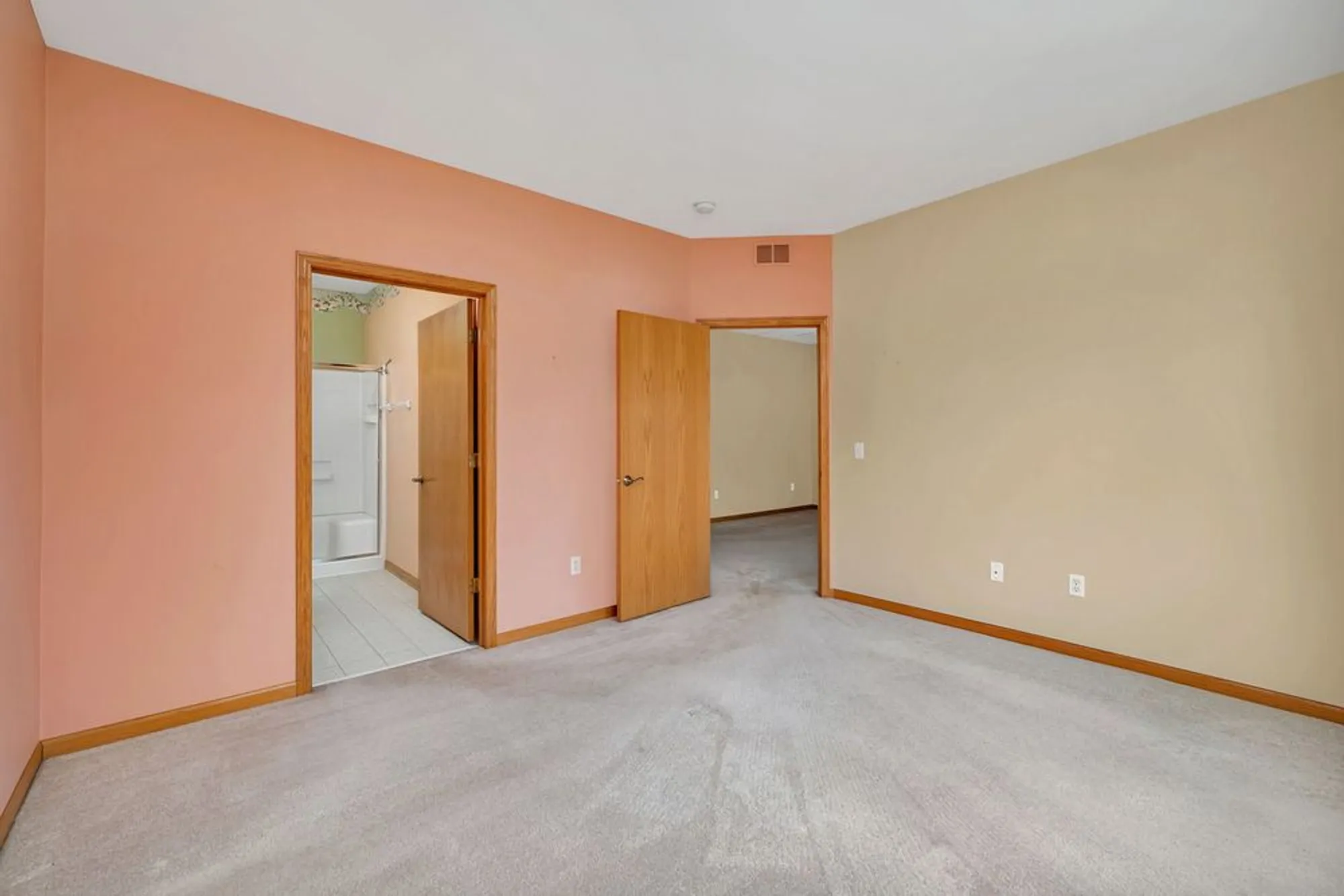 Property Slideshow image 17 of 25 | 1592 w cadillac cir, Romeoville, IL, 60446