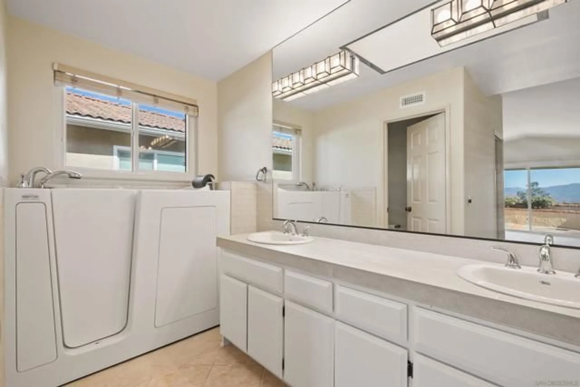Property Slideshow image 31 of 51 | 18113 calle estepona, San Diego, CA, 92128