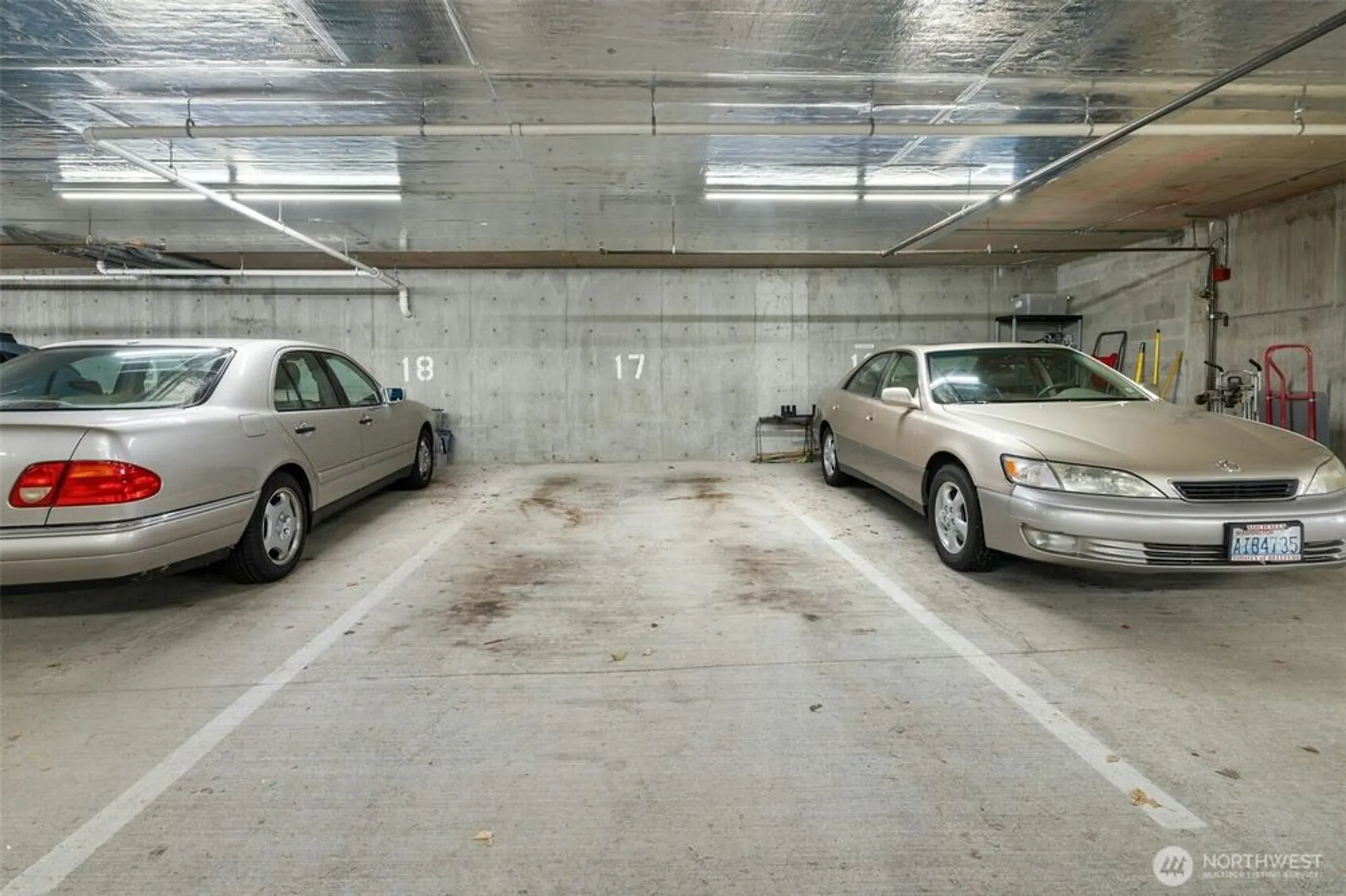 Property Slideshow image 24 of 31 | 22535 se highland cir 206, Issaquah, WA, 98029