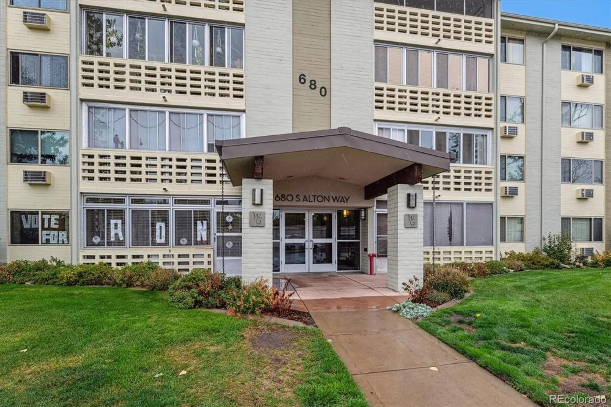 Property Slideshow image 15 of 31 | 680 s alton way 9b, Denver, CO, 80247