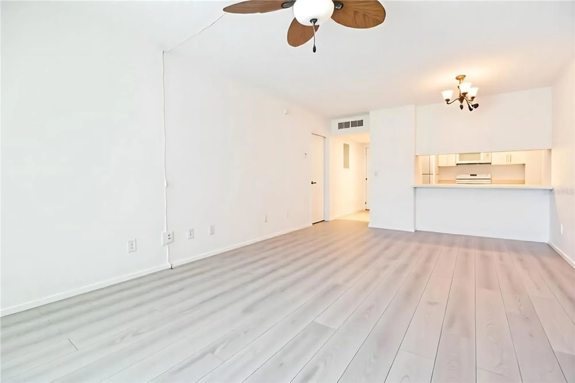 Property Slideshow image 7 of 37 | 14130 rosemary ln 4211, Largo, FL, 33774