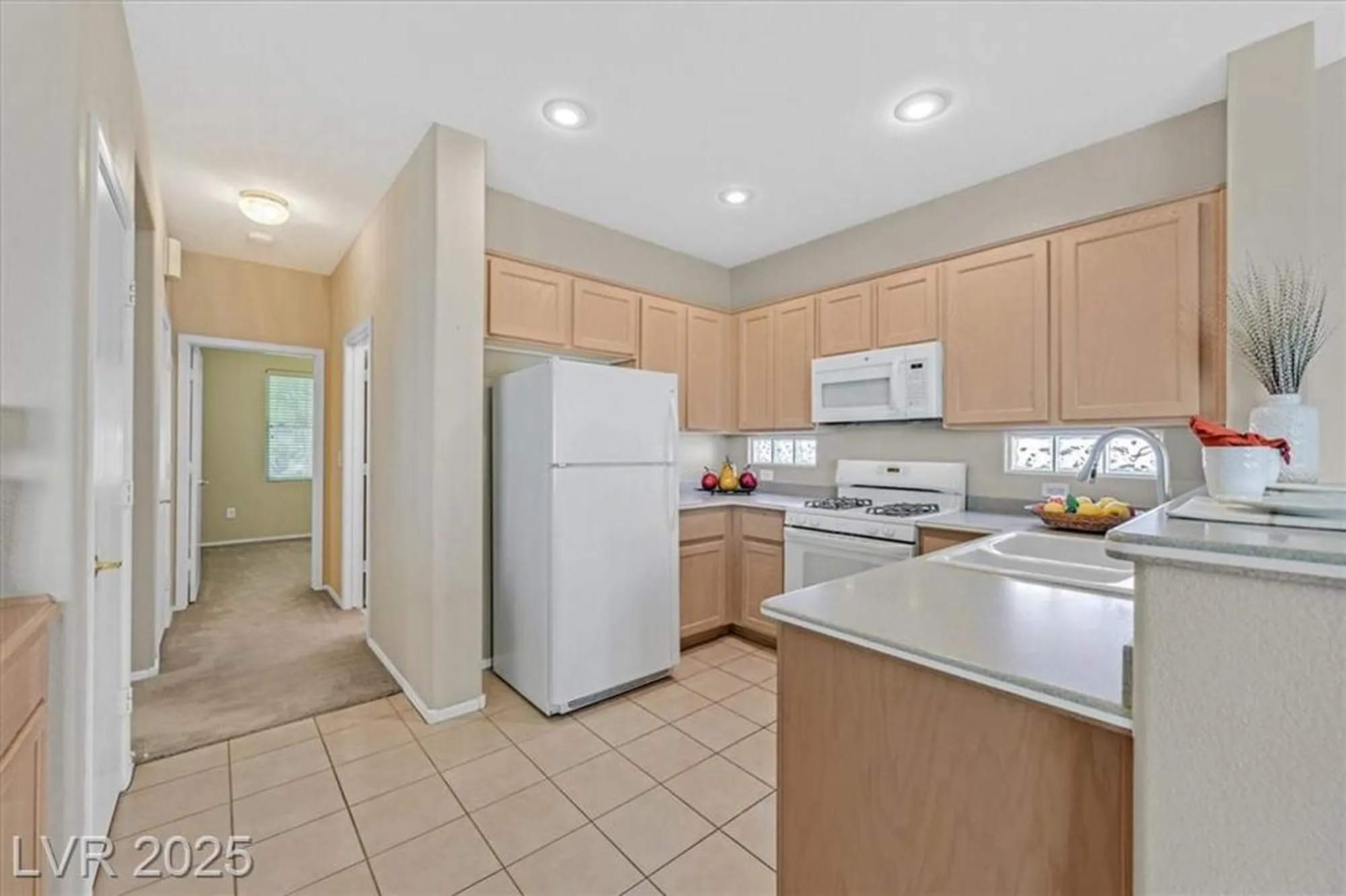 Property Slideshow image 11 of 37 | 2026 wildwood lake st, Henderson, NV, 89052