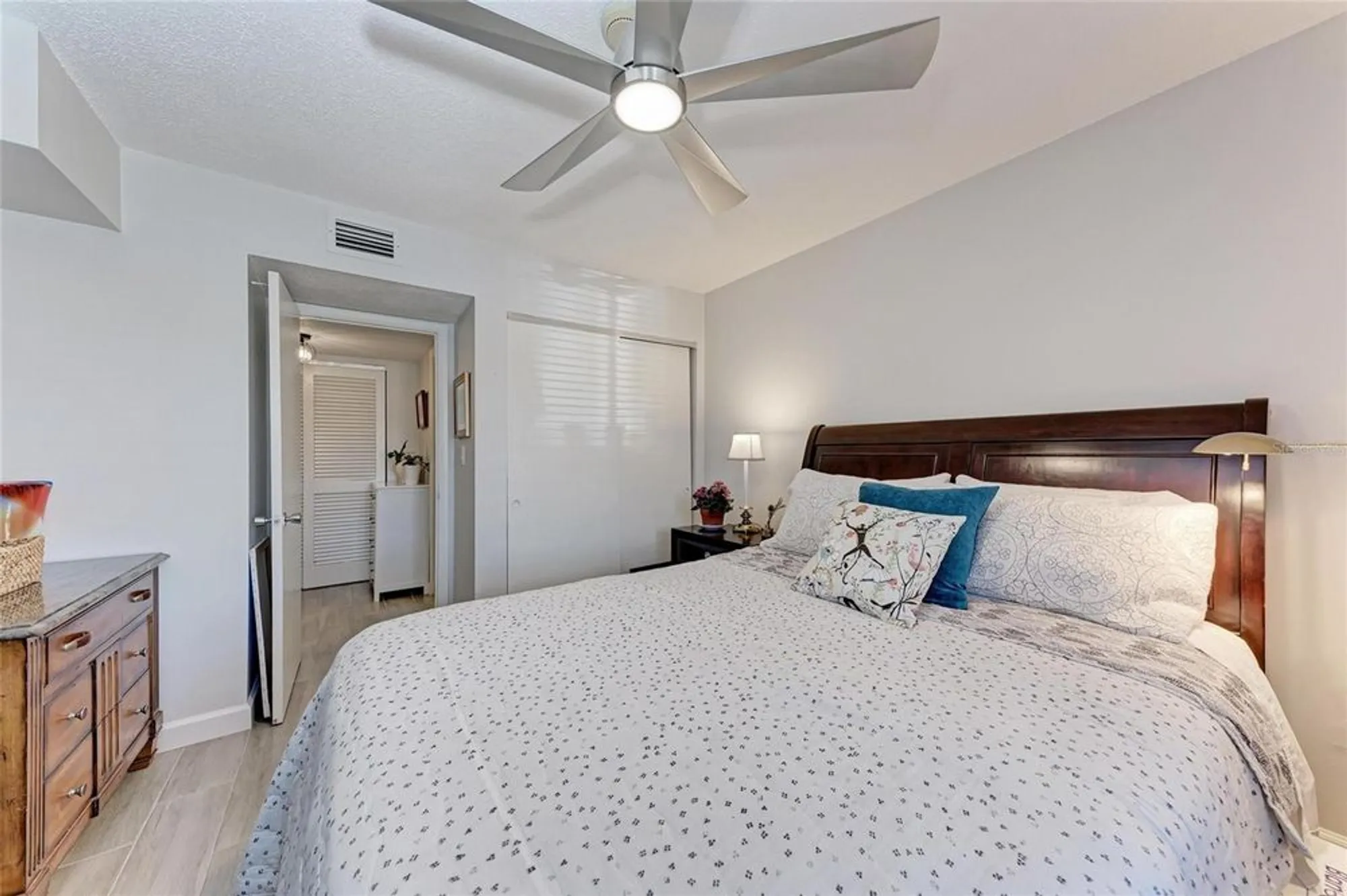 Property Slideshow image 23 of 41 | 4186 heron way # b-219, Bradenton, FL, 34205