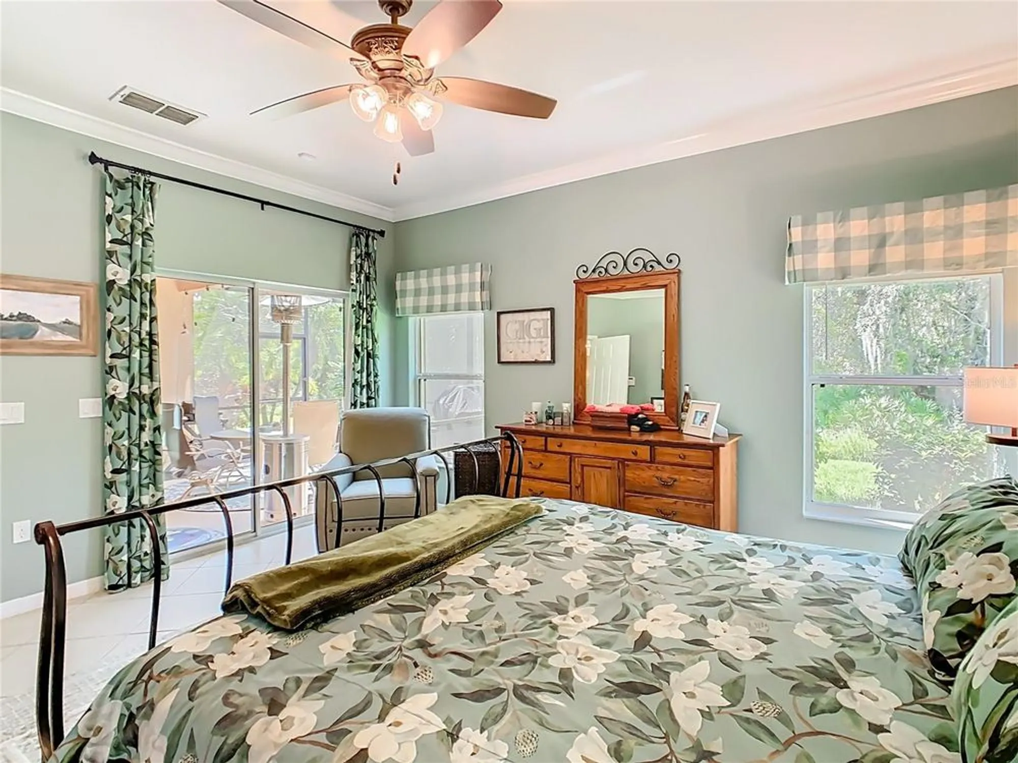 Property Slideshow image 23 of 76 | 680 portofino dr, Poinciana, FL, 34759