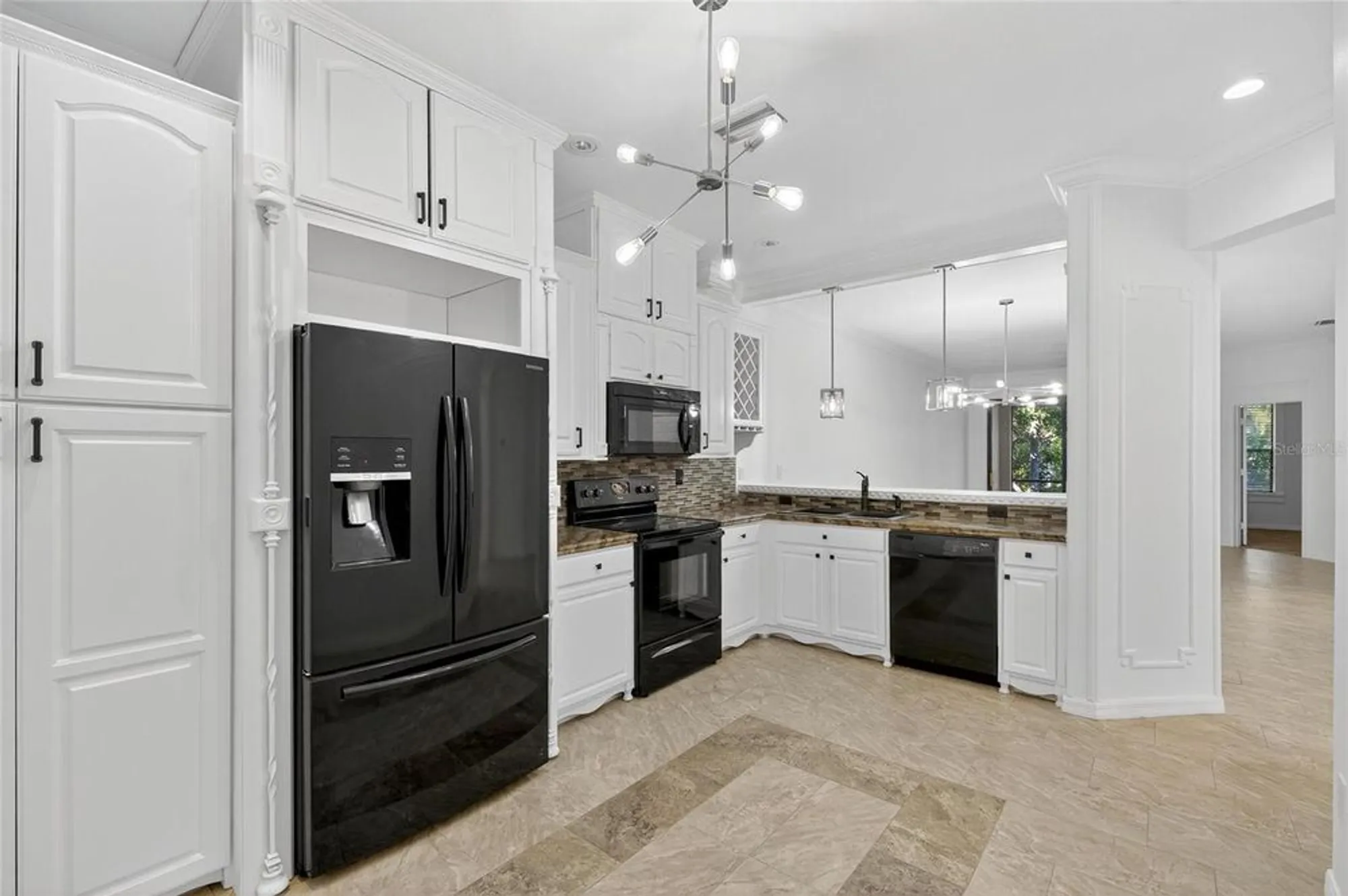 Property Slideshow image 10 of 36 | 329 seneca falls dr, Apollo Beach, FL, 33572