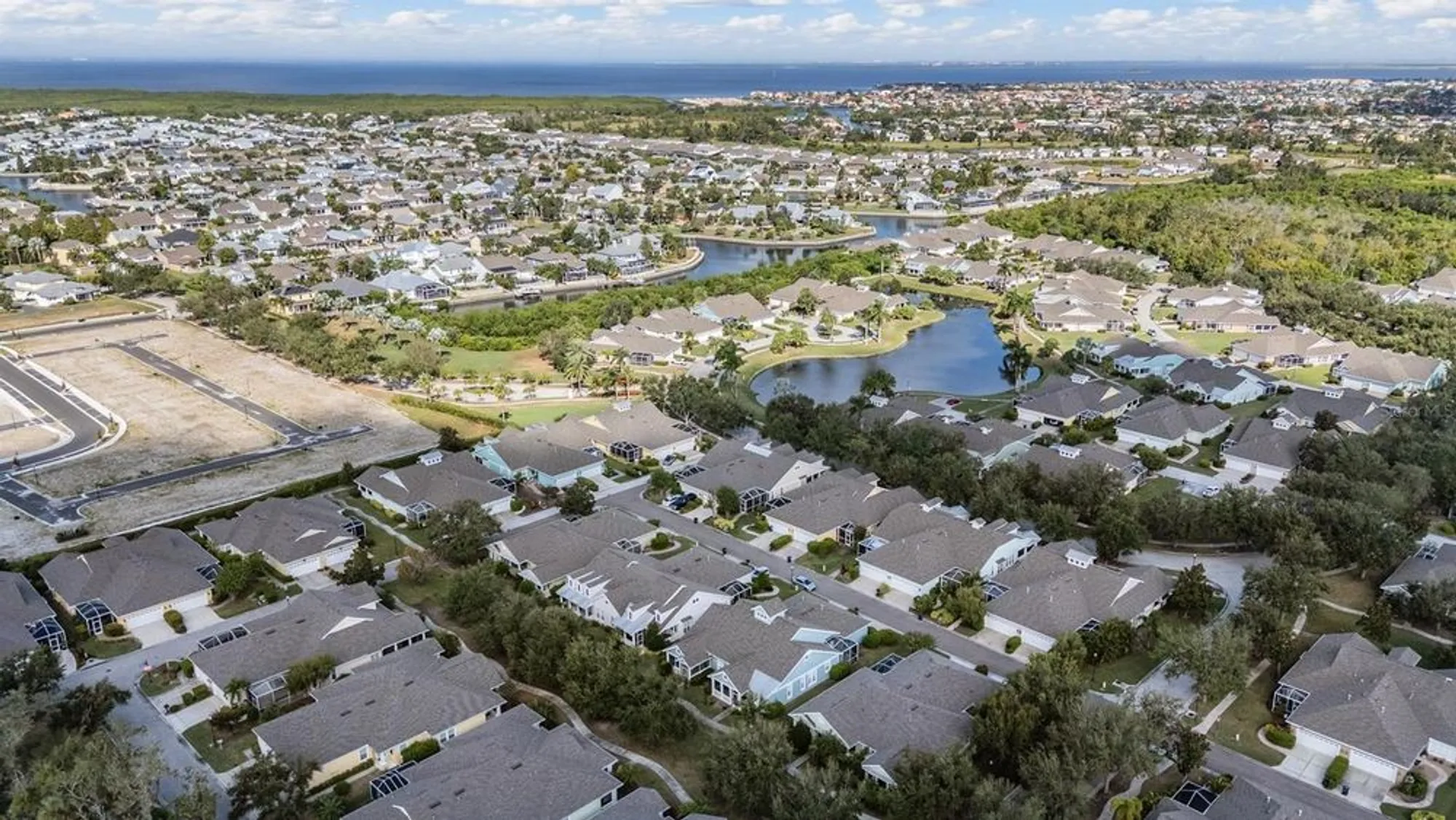 Property Slideshow image 27 of 43 | 218 summerside ct, Apollo Beach, FL, 33572