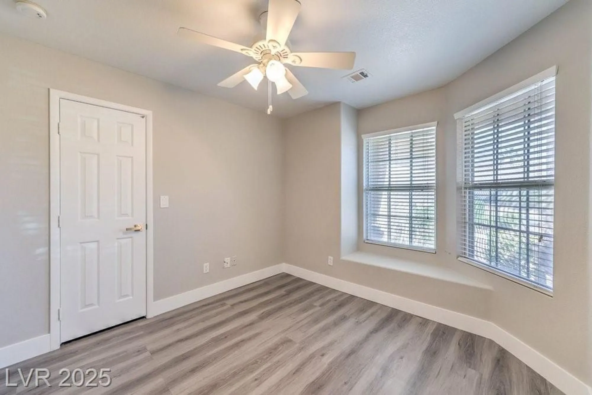 Property Slideshow image 36 of 63 | 5433 honey mesquite ln, Las Vegas, NV, 89130