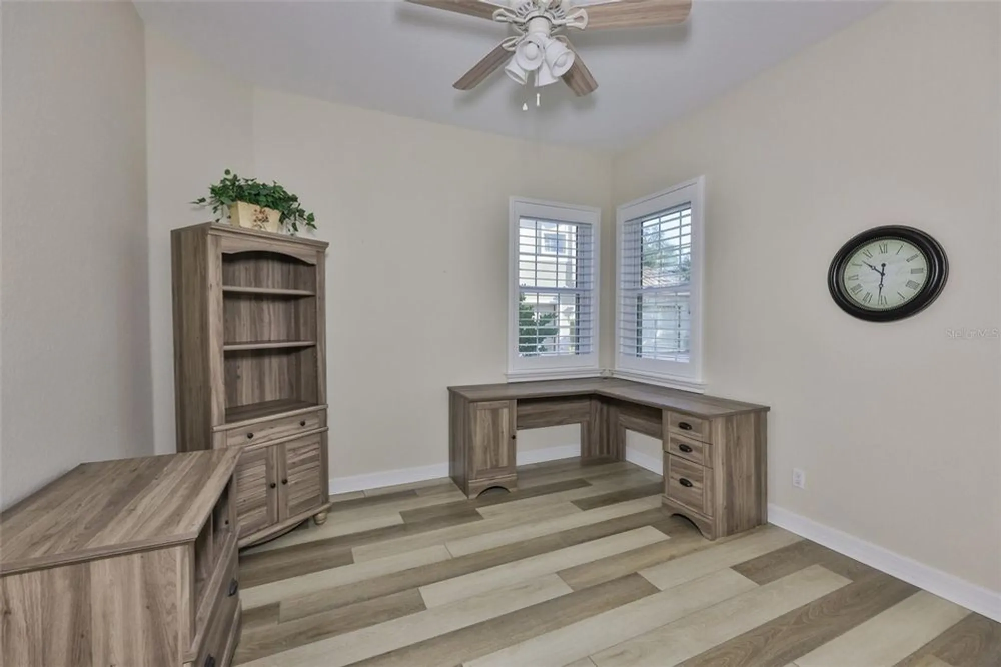 Property Slideshow image 28 of 56 | 1417 emerald dunes dr, Sun City Center, FL, 33573