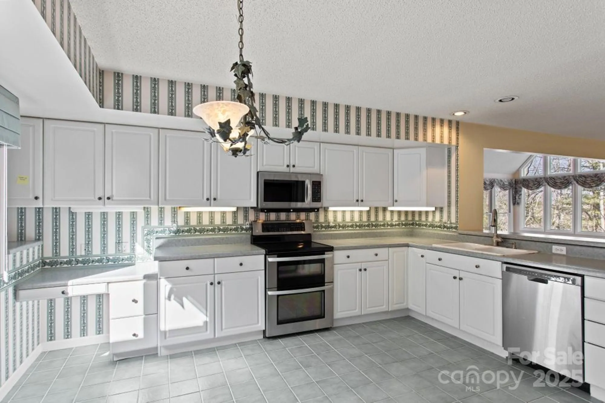 Property Slideshow image 10 of 42 | 514 cobblestone ln 45, Flat Rock, NC, 28731