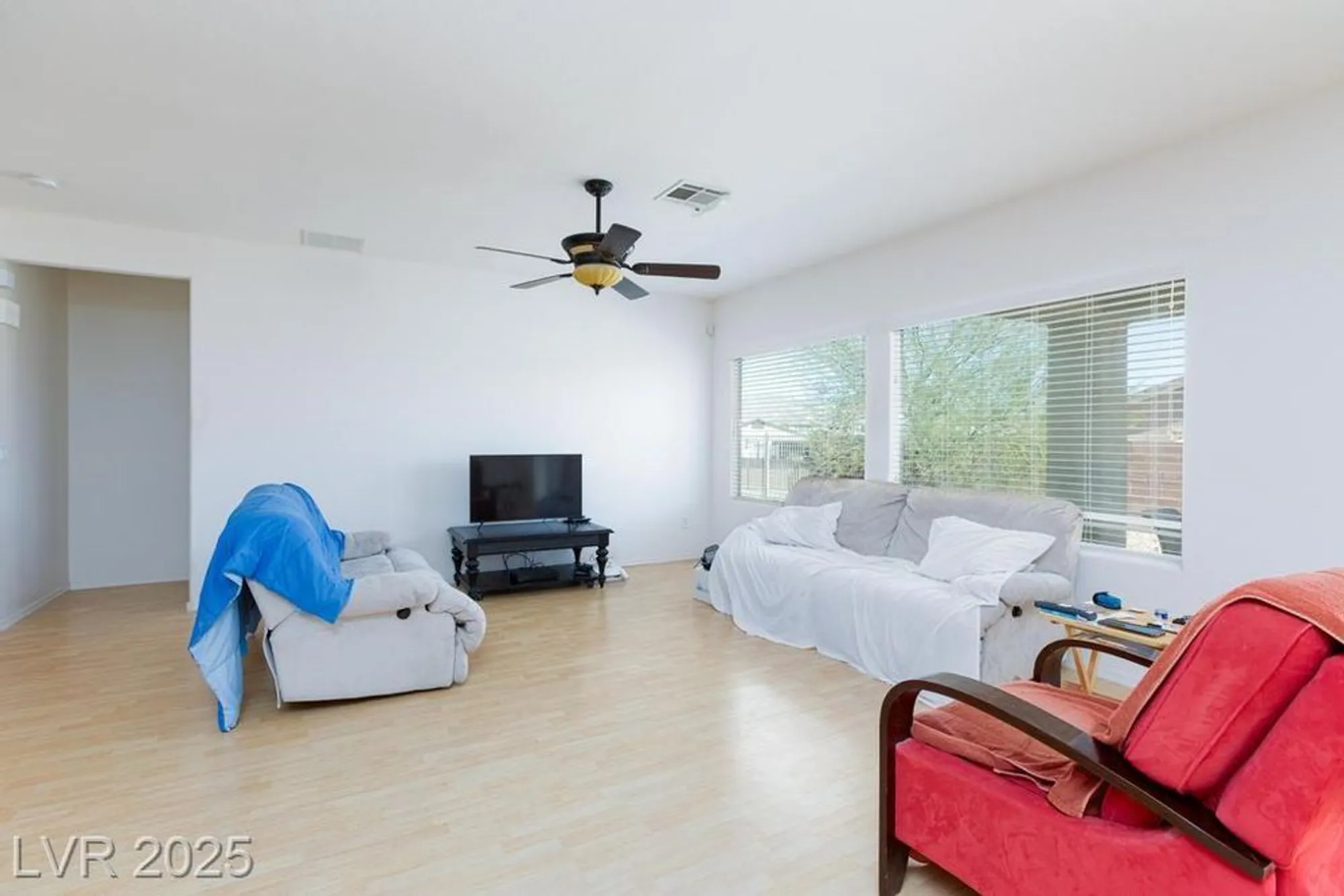 Property Slideshow image 16 of 33 | 7716 homing pigeon st, North Las Vegas, NV, 89084