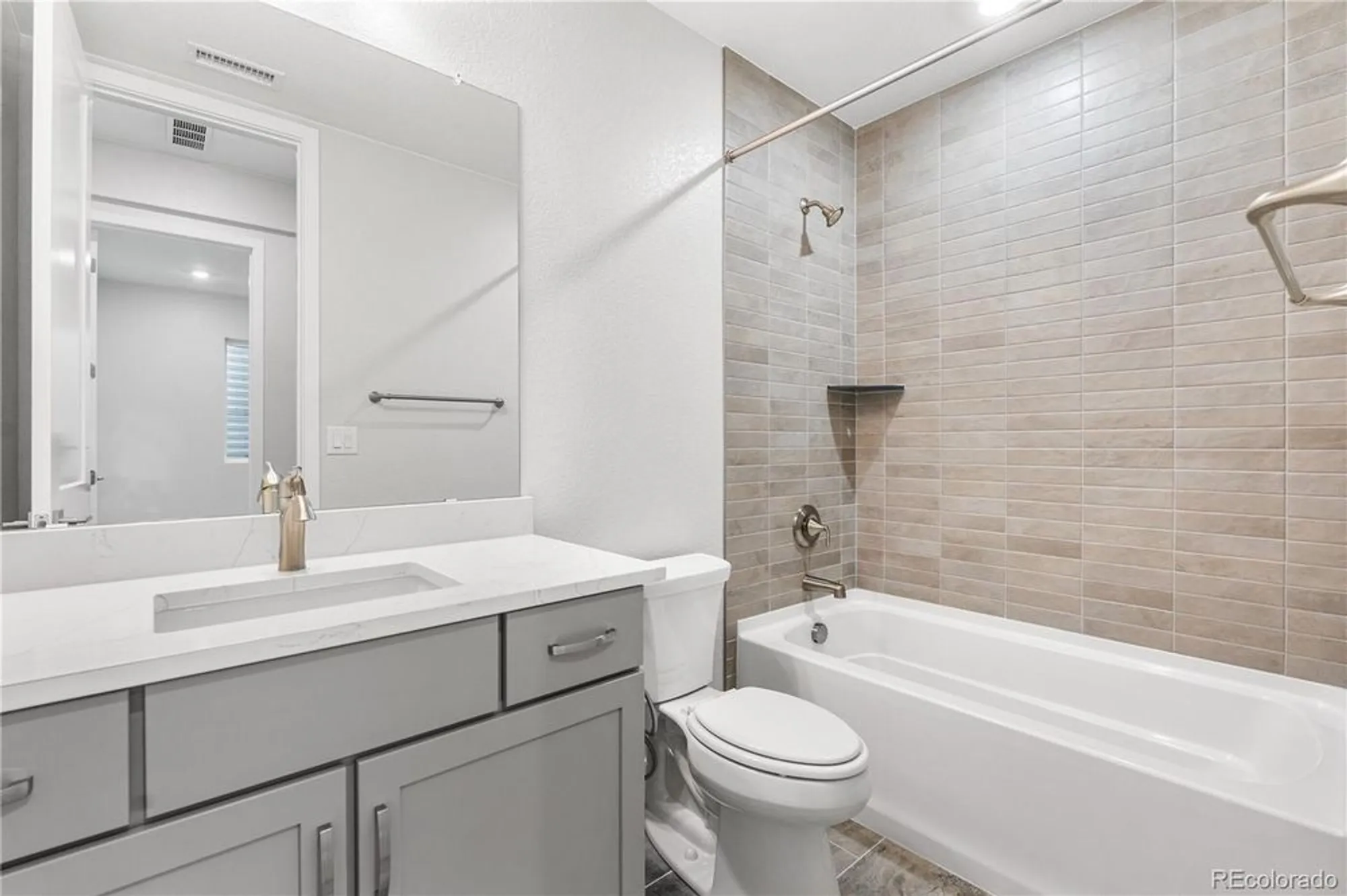 Property Slideshow image 11 of 33 | 11104 amber light cir, Littleton, CO, 80125