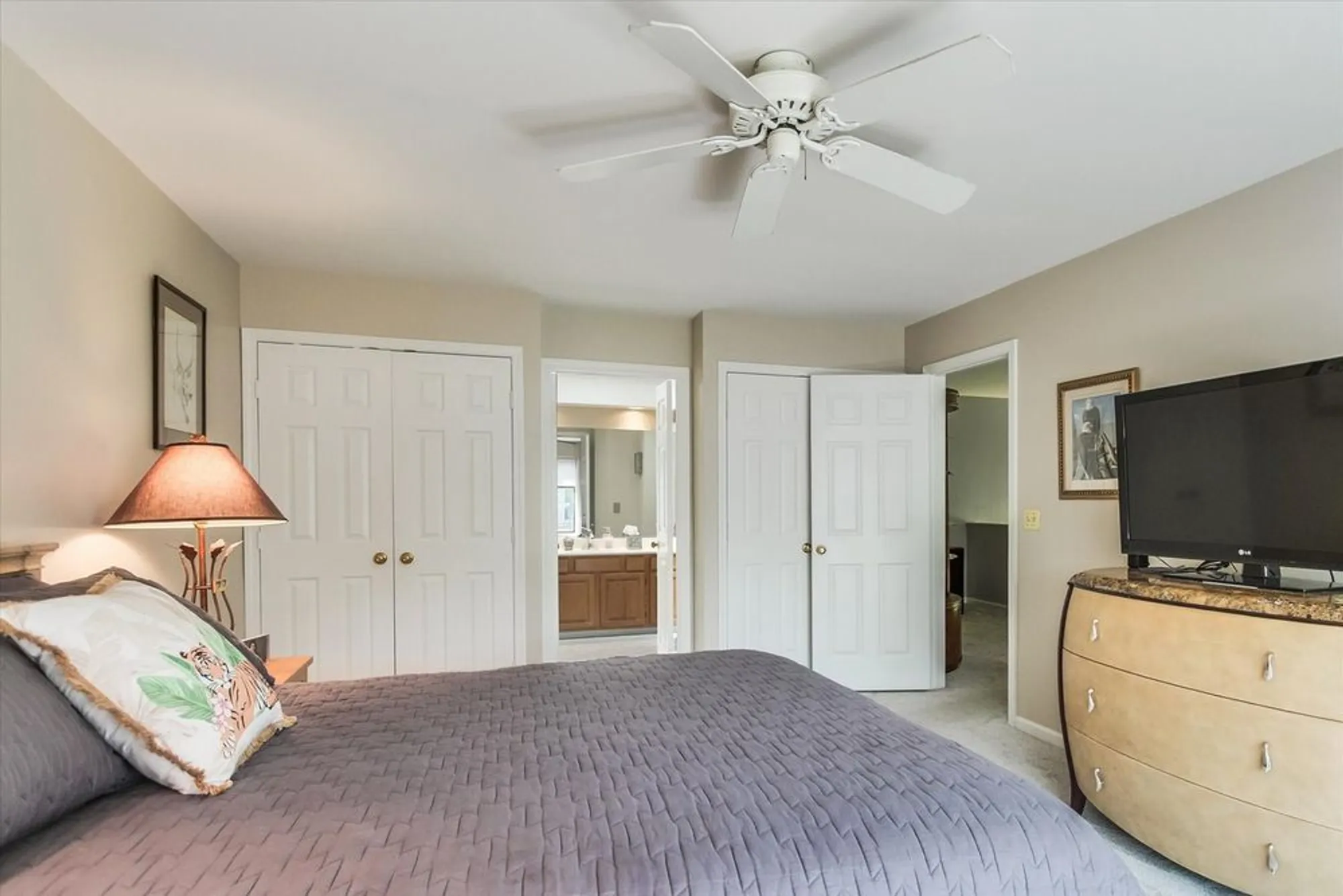 Property Slideshow image 21 of 42 | 970 longmeadow ct, Lake Barrington, IL, 60010