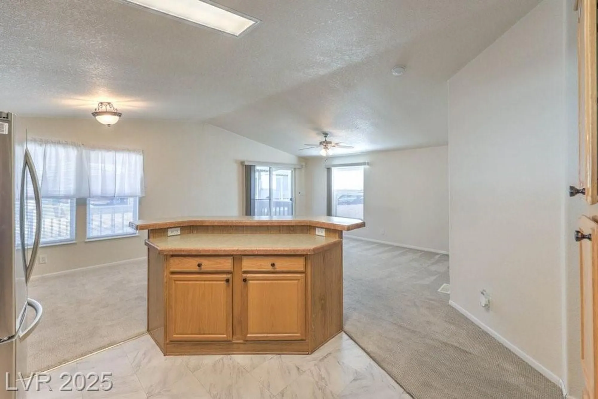 Property Slideshow image 19 of 44 | 581 montecito dr, Pahrump, NV, 89048