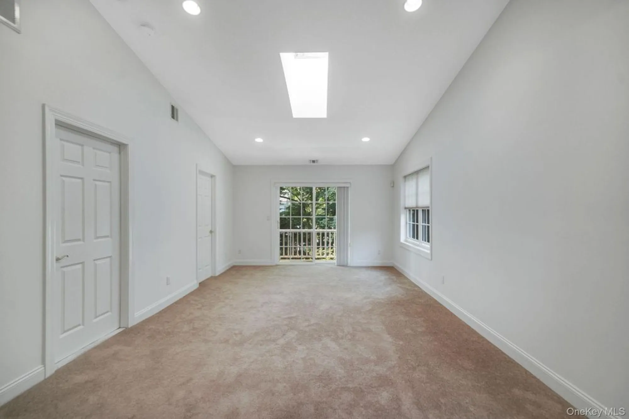 Property Slideshow image 8 of 29 | 1126 savoy dr, Melville, NY, 11747