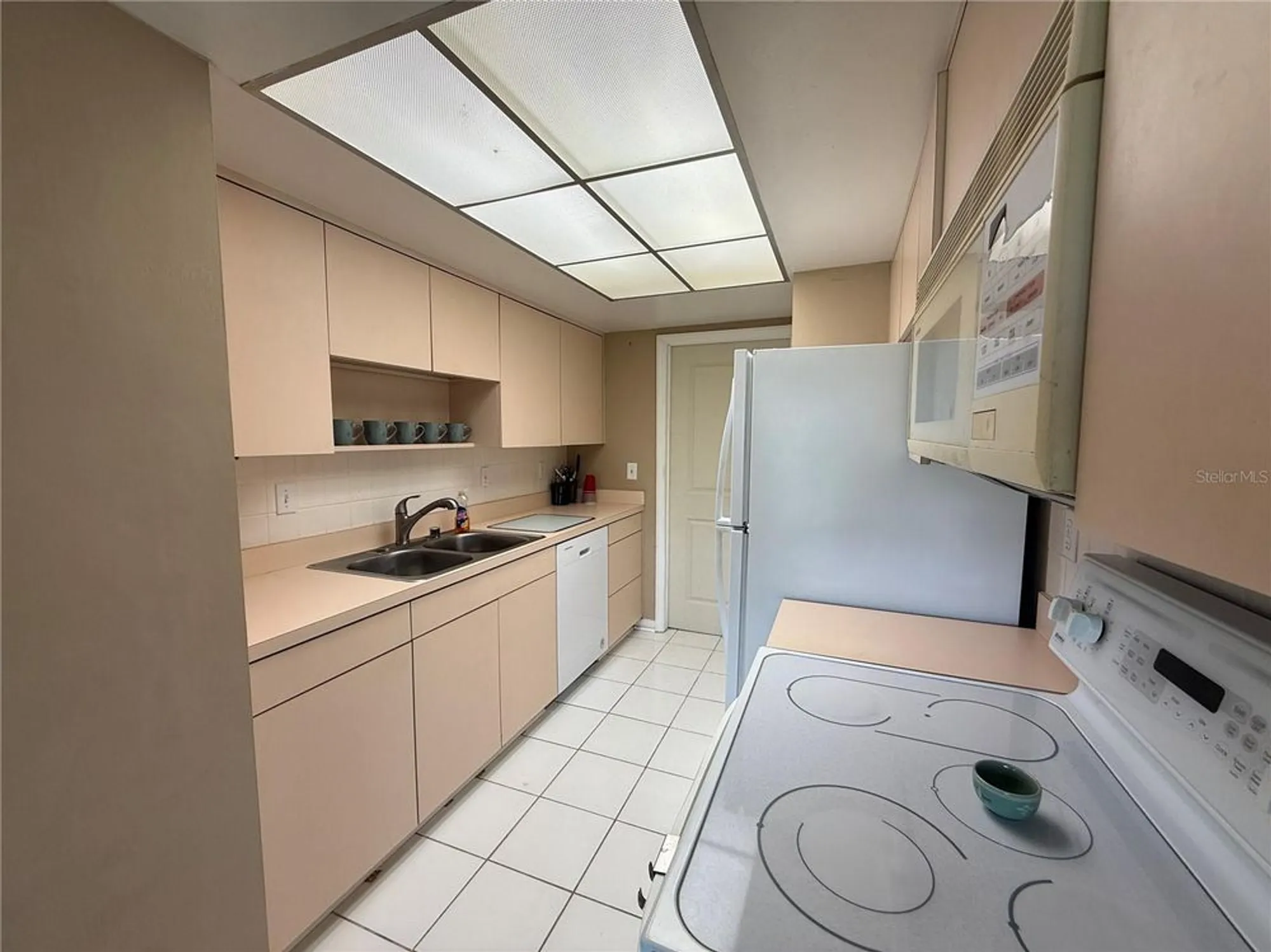 Property Slideshow image 19 of 51 | 2722 sherbrooke ln d, Palm Harbor, FL, 34684