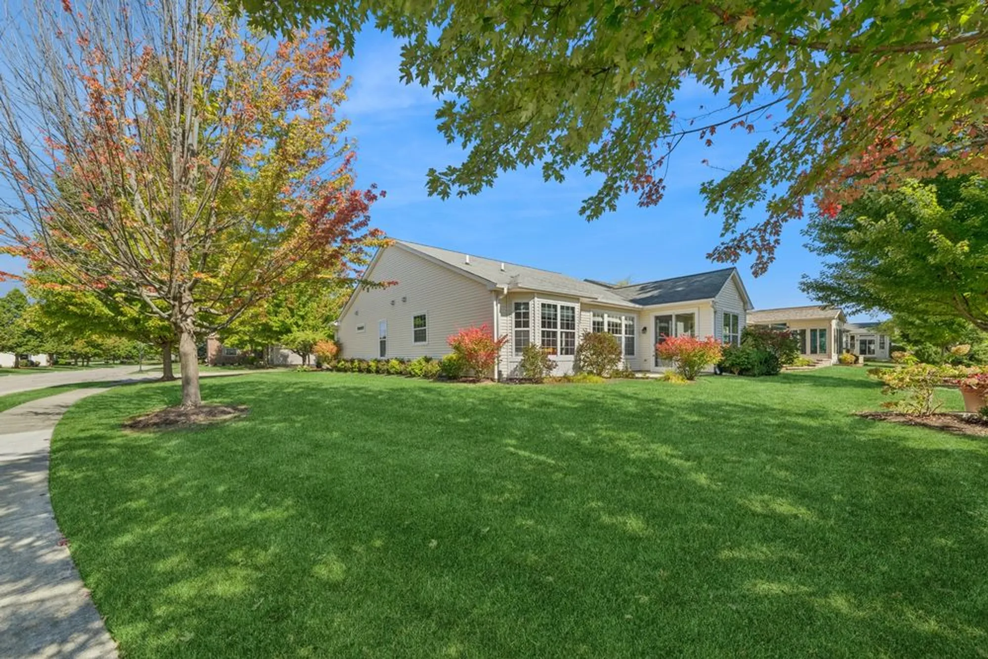 Property Slideshow image 25 of 27 | 2541 harvest vly, Elgin, IL, 60124