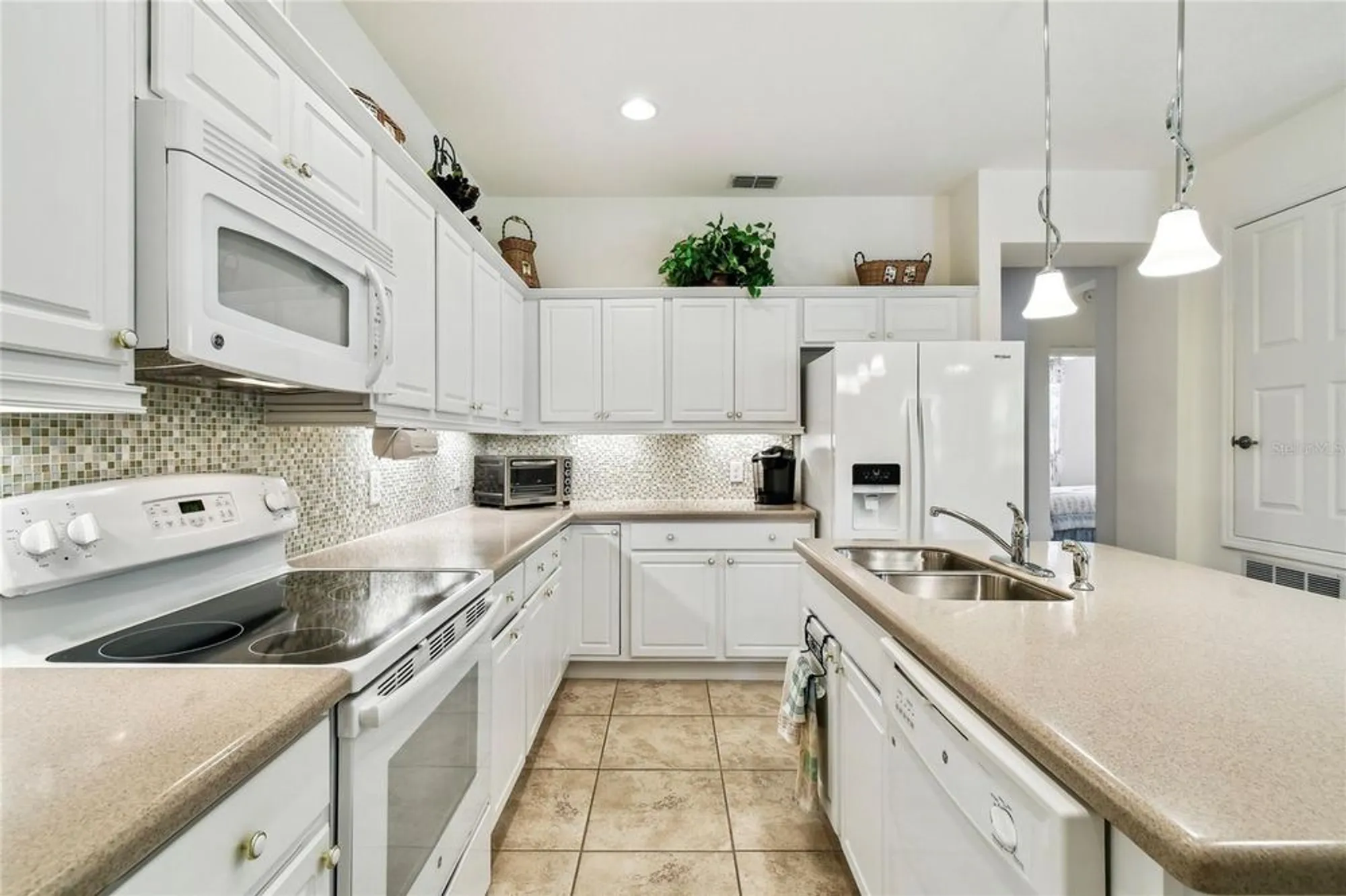 Property Slideshow image 12 of 63 | 3390 fallbrook dr, Kissimmee, FL, 34759