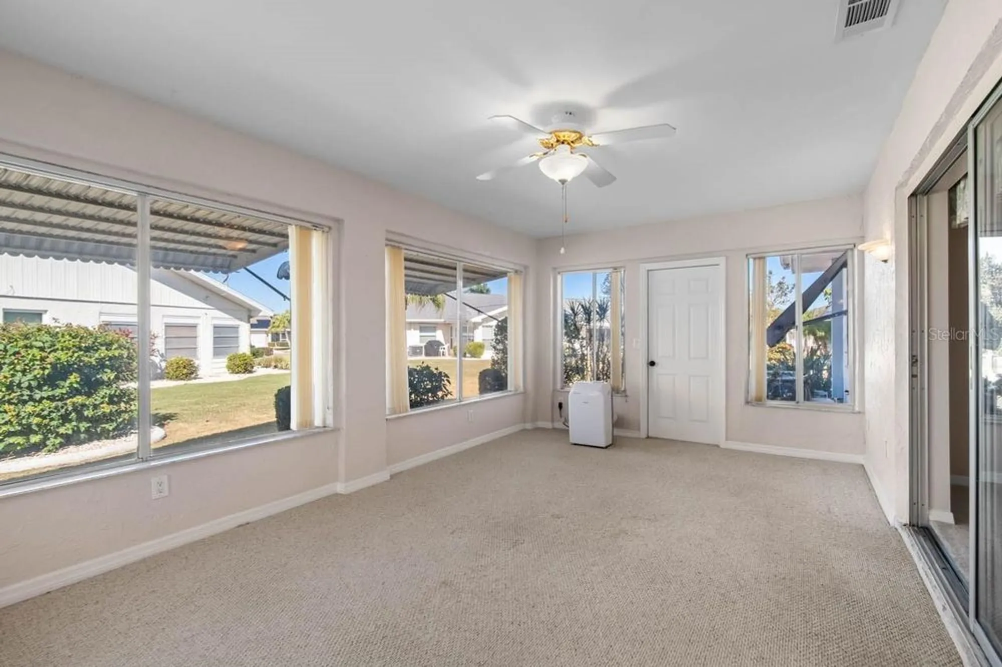 Property Slideshow image 17 of 24 | 910 bluewater dr, Sun City Center, FL, 33573