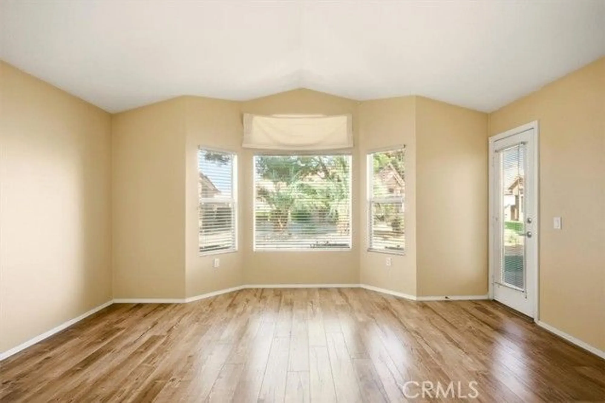 Property Slideshow image 17 of 36 | 19146 oak st, Apple Valley, CA, 92308