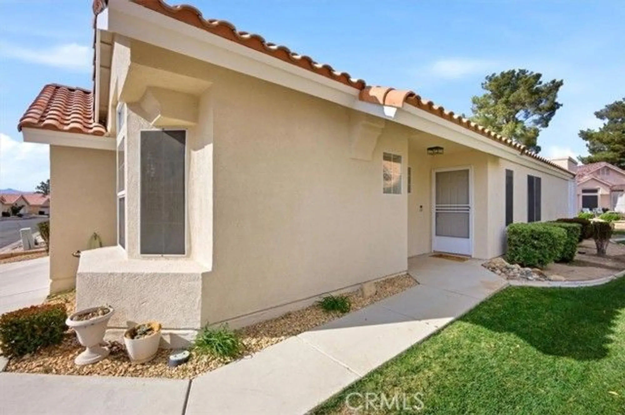 Property Slideshow image 3 of 36 | 19146 oak st, Apple Valley, CA, 92308