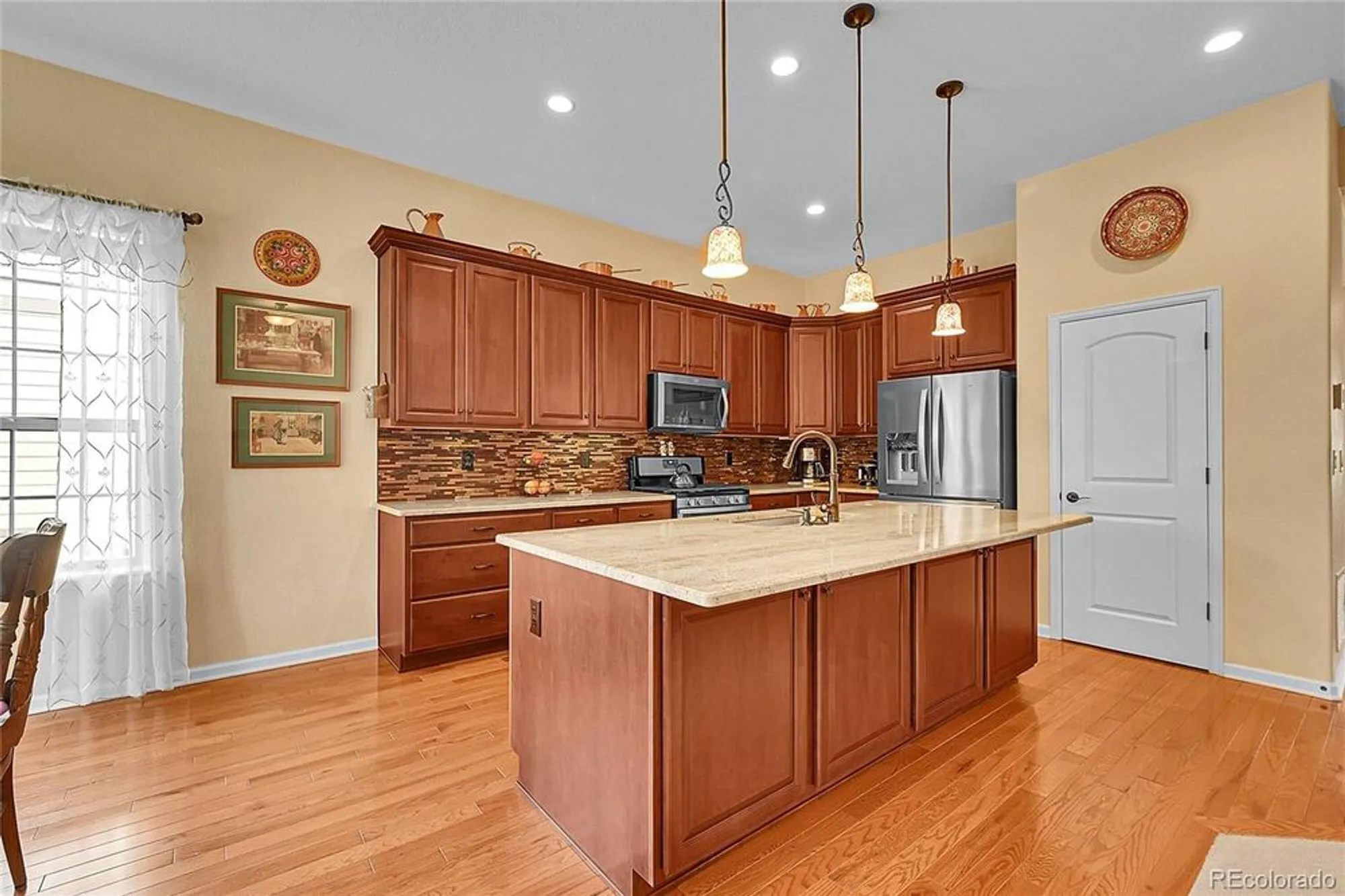 Property Slideshow image 12 of 40 | 22680 e eads cir, Aurora, CO, 80016