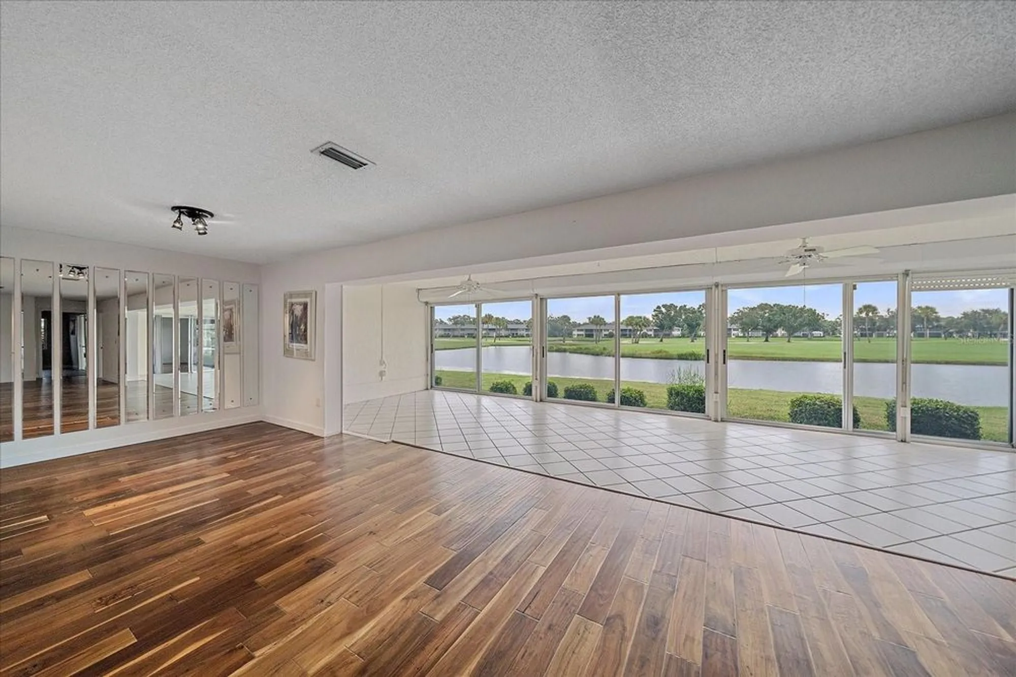Property Slideshow image 12 of 36 | 7077 w country club dr, Sarasota, FL, 34243