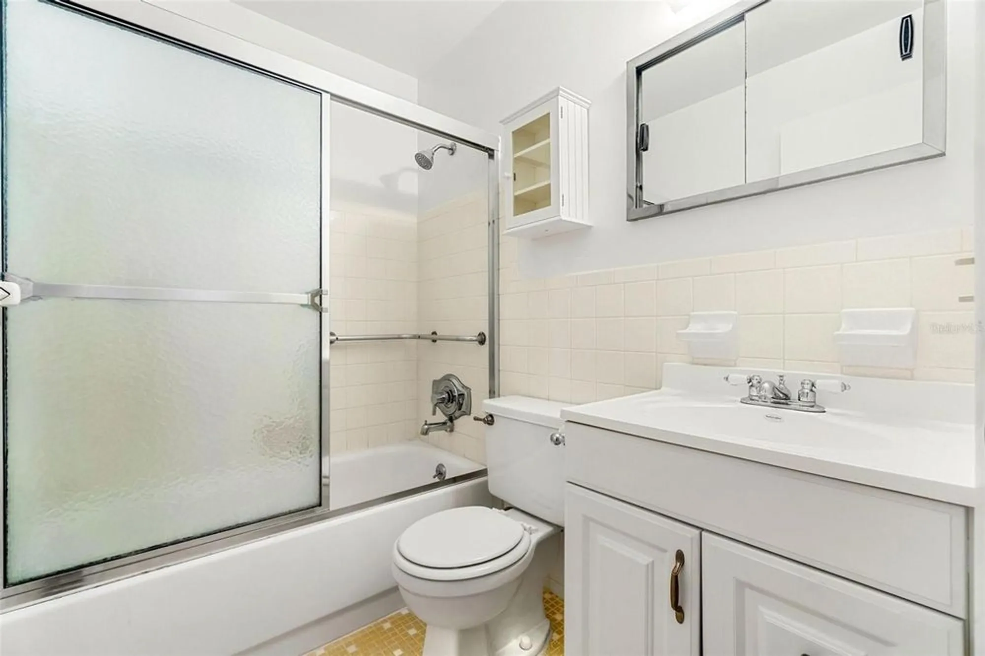 Property Slideshow image 9 of 40 | 2455 finlandia ln 39, Clearwater, FL, 33763