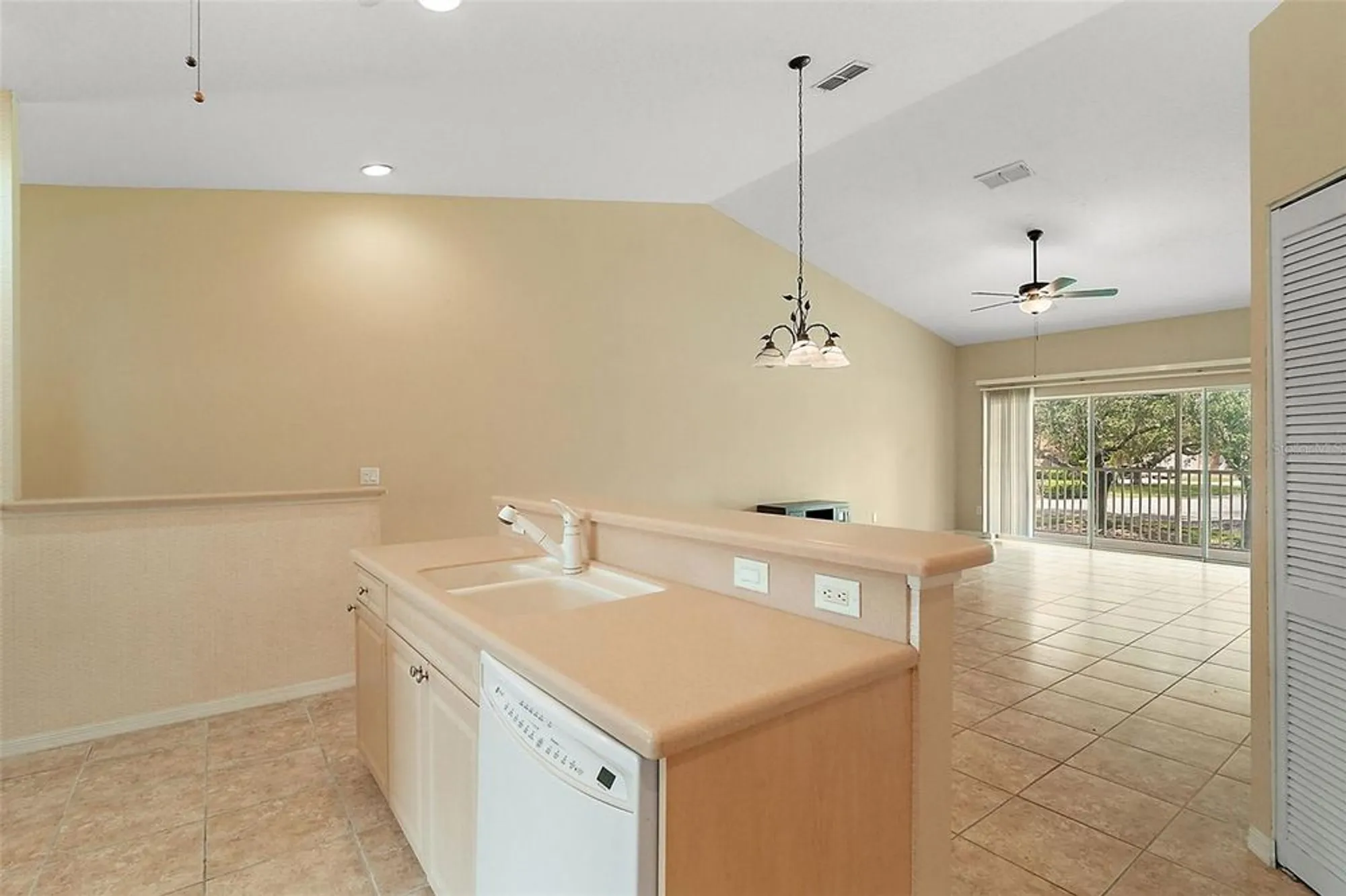 Property Slideshow image 13 of 33 | 5368 compass pt # 202, Oxford, FL, 34484