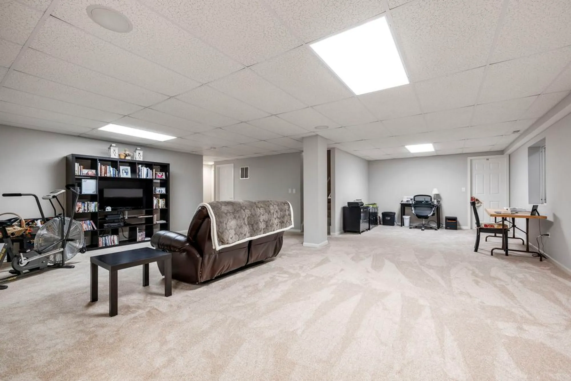 Property Slideshow image 23 of 28 | 16415 grandwood lake dr, Crest Hill, IL, 60403