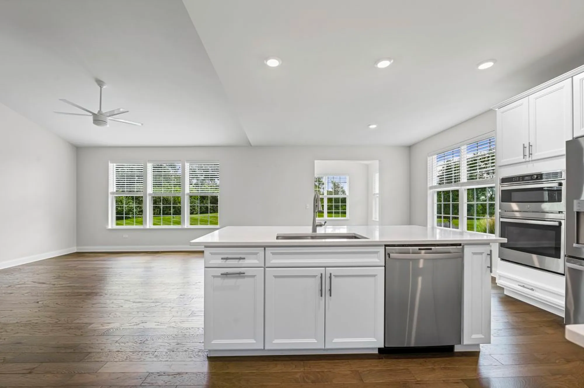 Property Slideshow image 4 of 29 | 1117 black cherry dr, Crystal Lake, IL, 60012